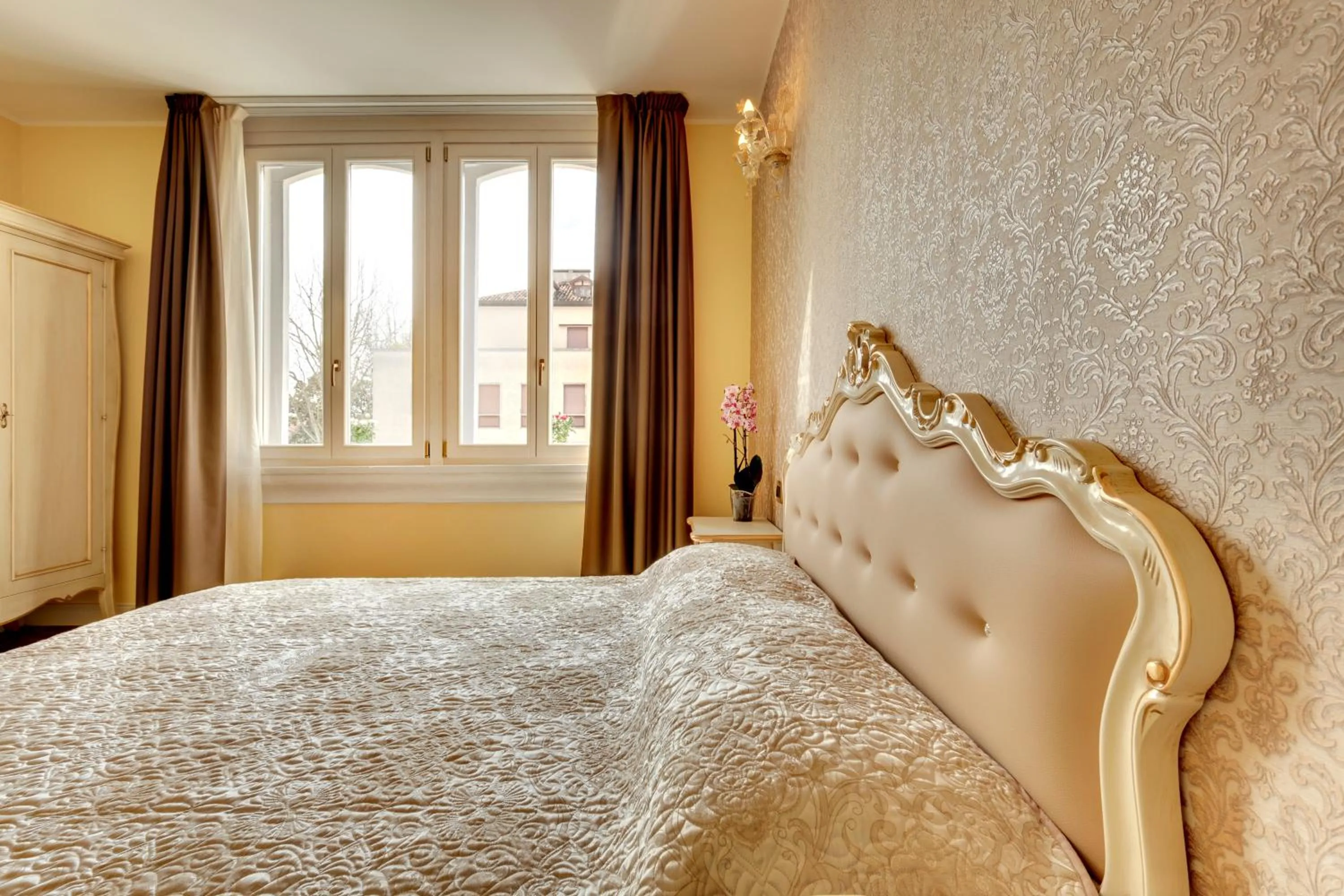 Photo of the whole room, Bed in New Reiter Hotel