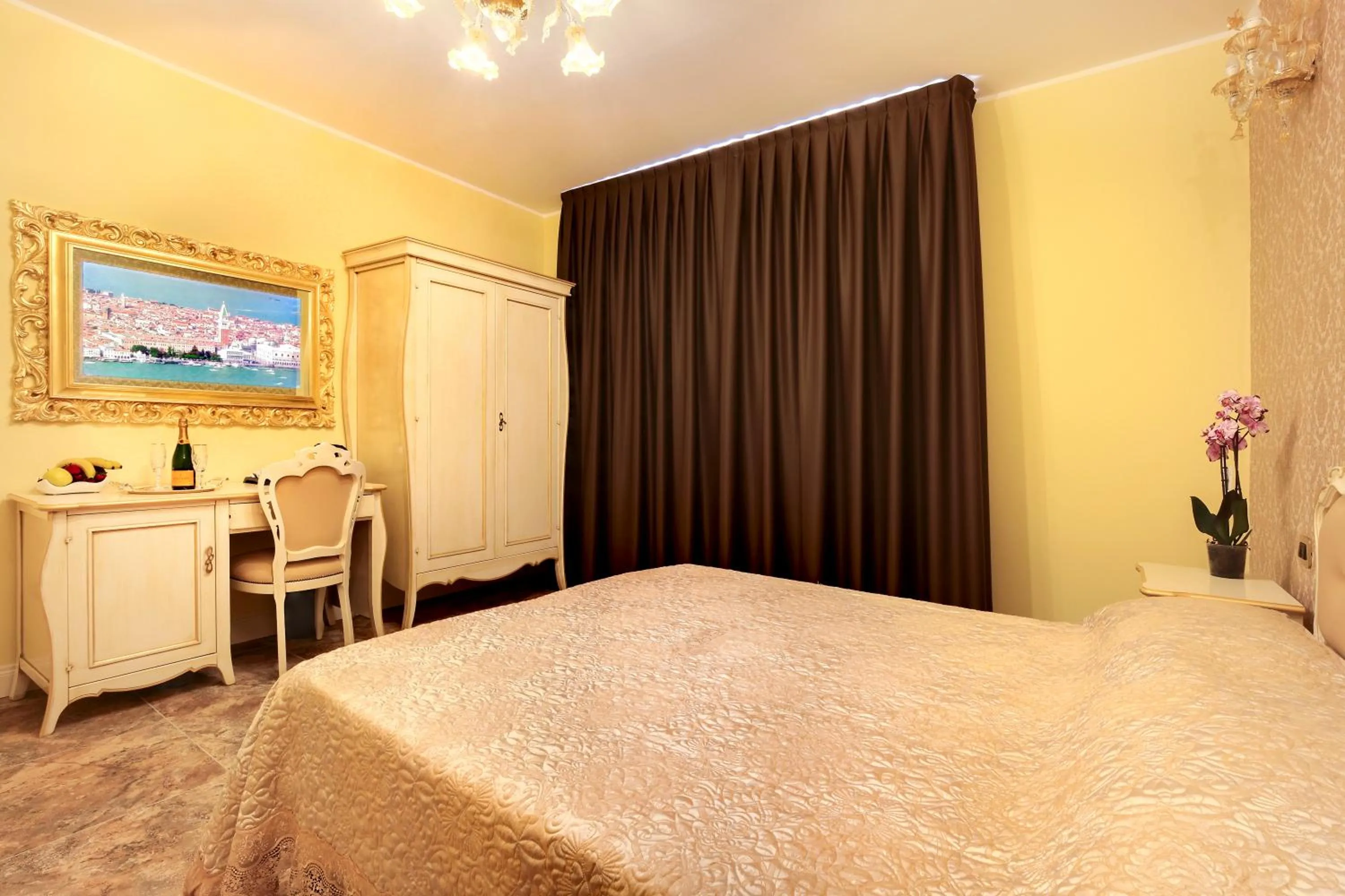 Bedroom, Bed in New Reiter Hotel