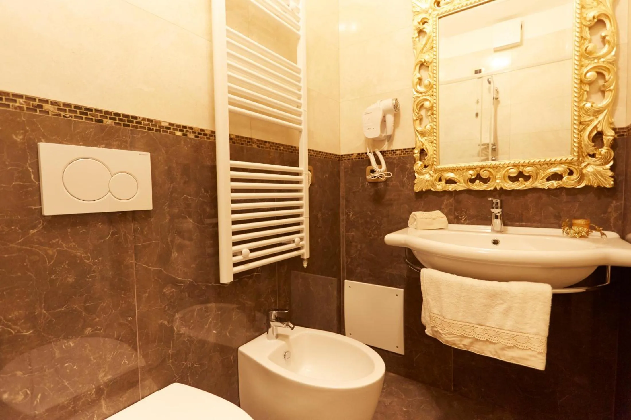 Bathroom in New Reiter Hotel