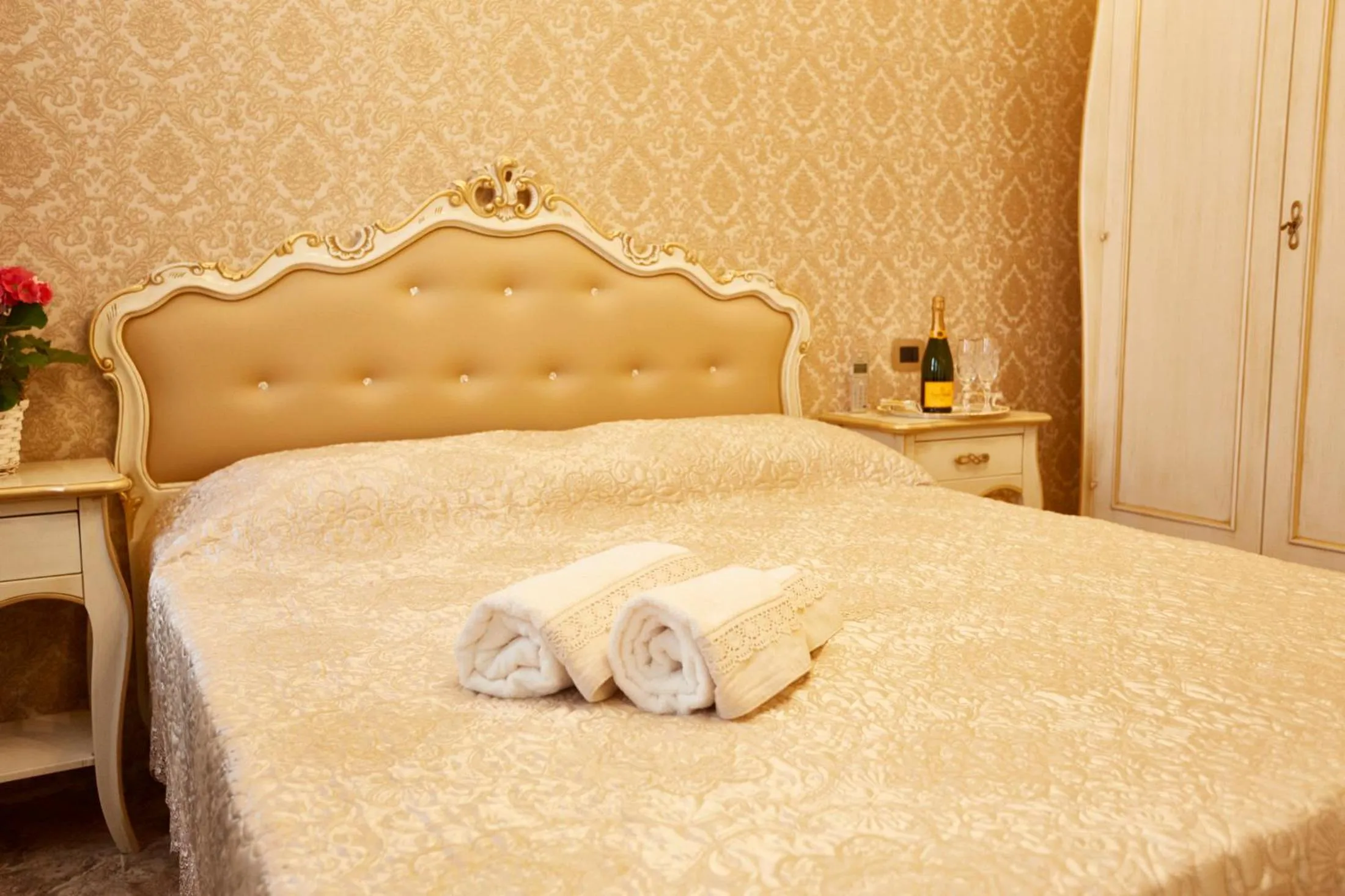 Bed in New Reiter Hotel