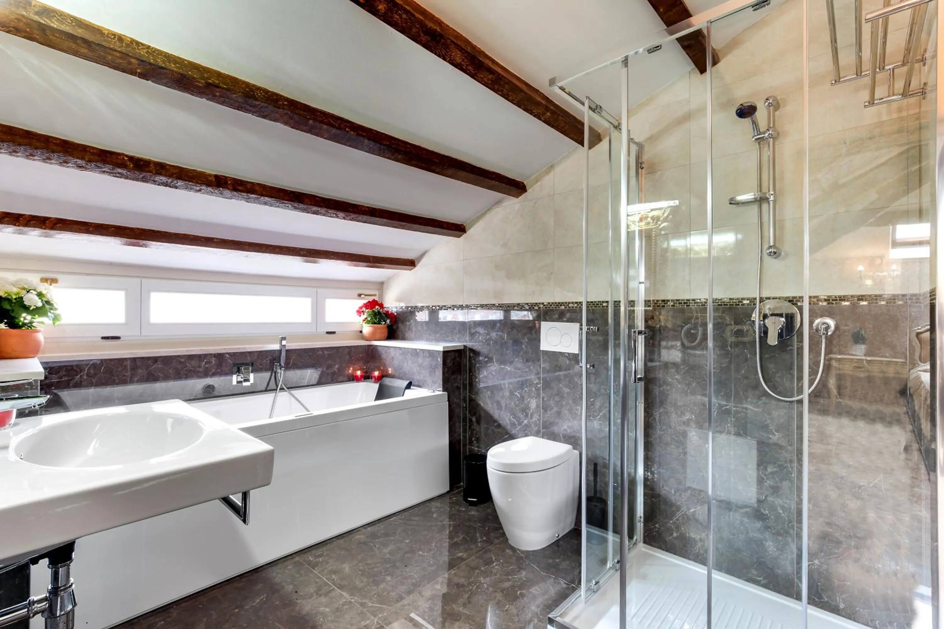 Shower in New Reiter Hotel