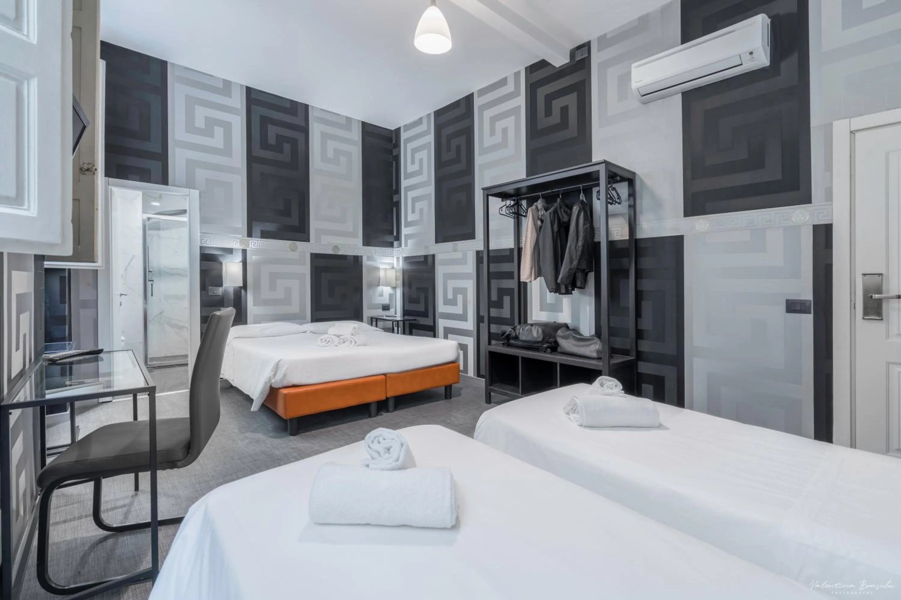 Photo of the whole room, Bed in Hotel Argentina