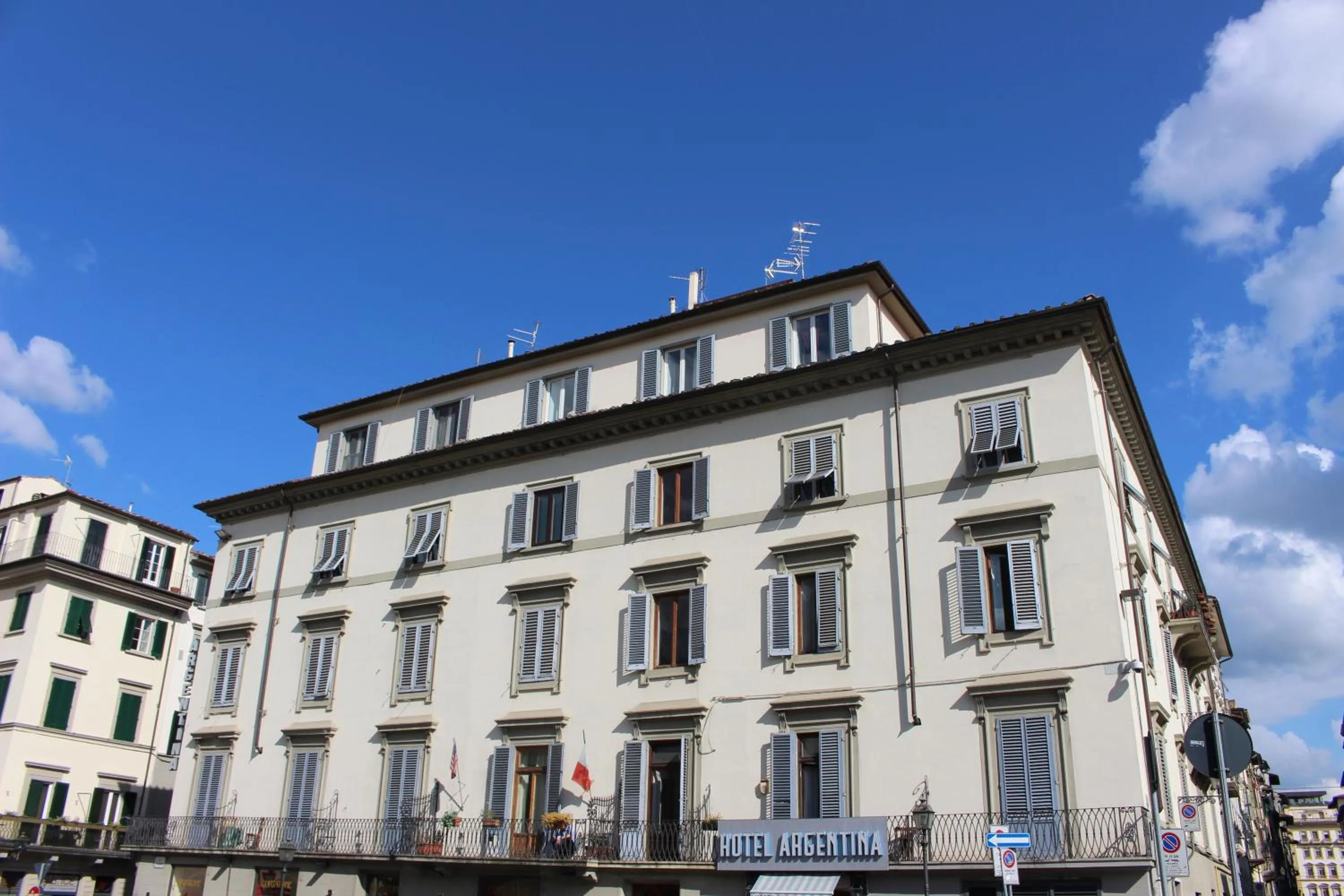 Facade/entrance in Hotel Argentina