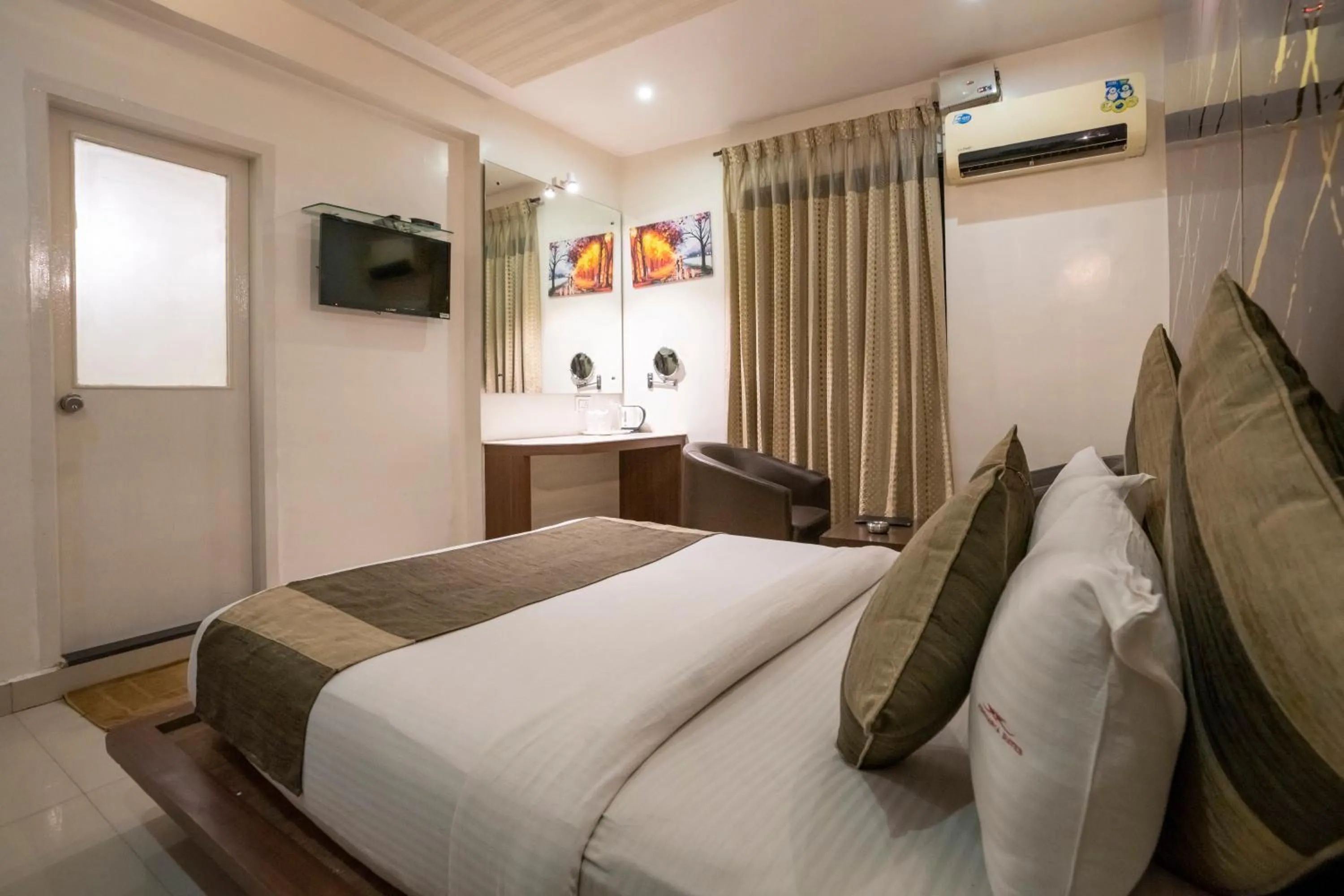 Bed in Aishwarya Suites