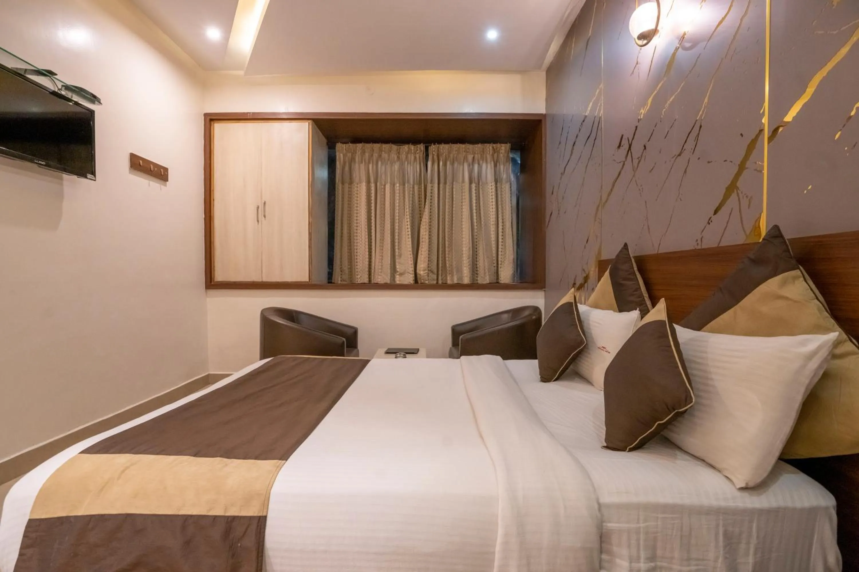 Bed in Aishwarya Suites