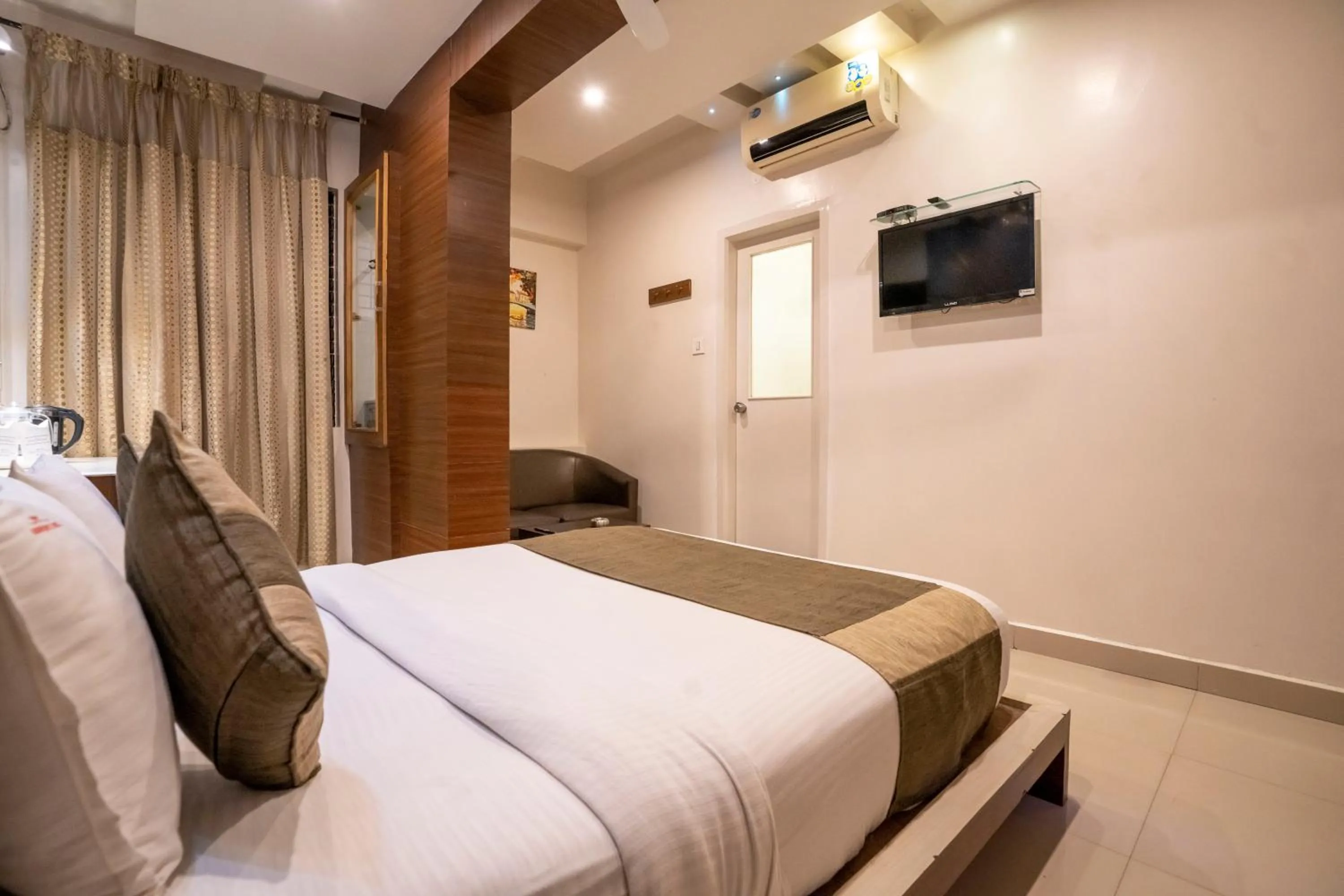 Bed in Aishwarya Suites