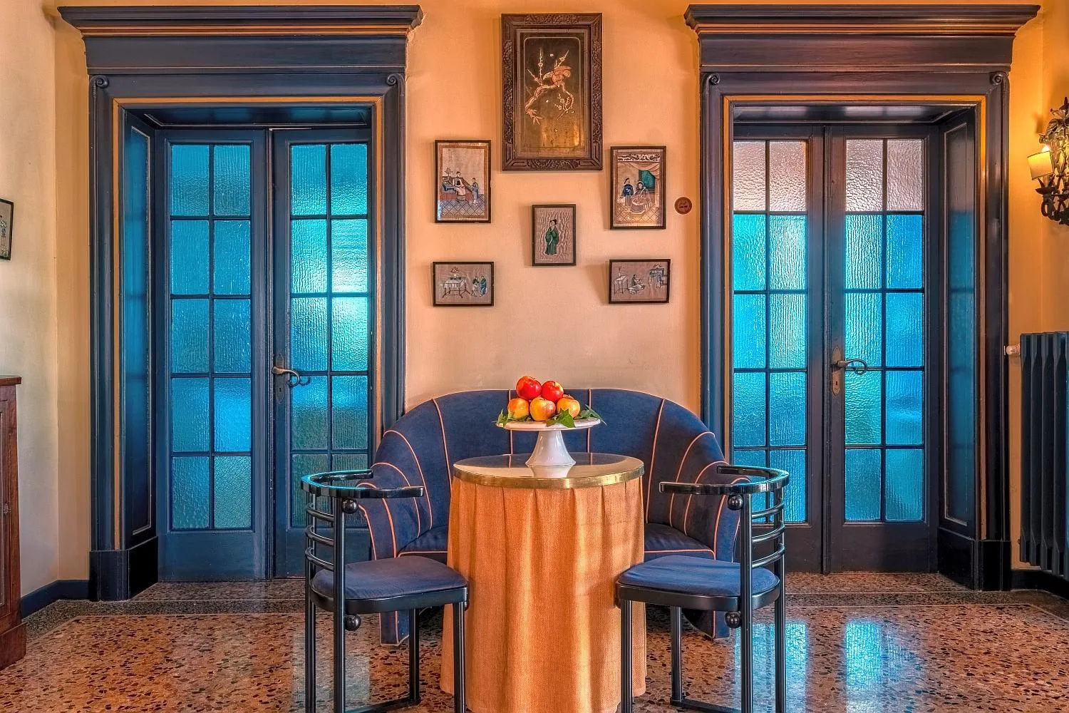 Communal lounge/ TV room in Hotel Villa Mabapa