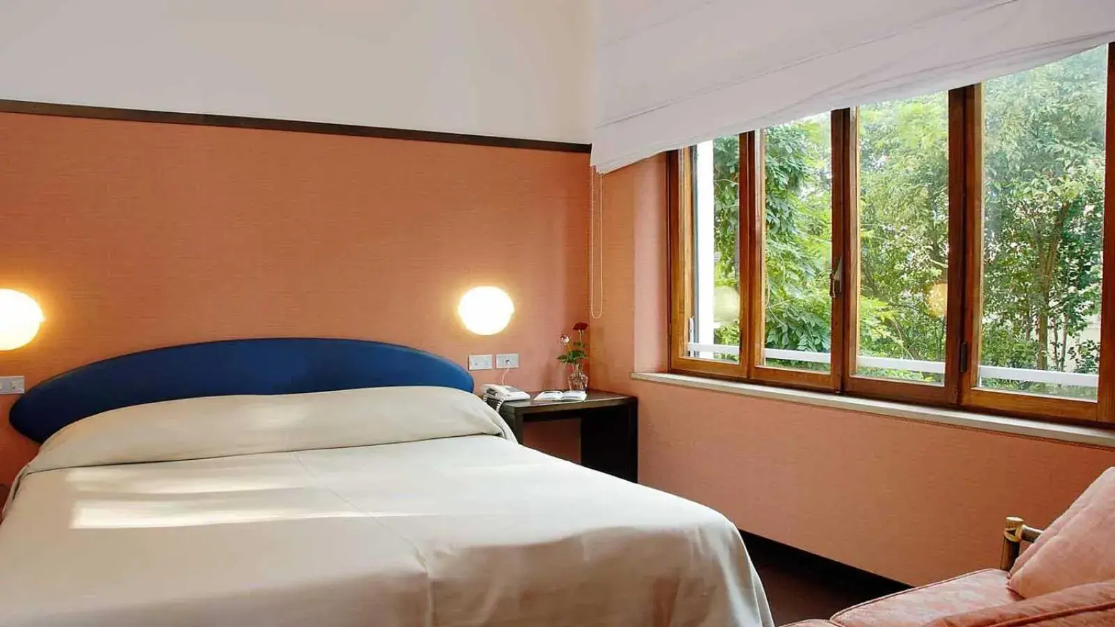 Double Room with Extra Bed - single occupancy in Hotel Villa Mabapa Double Room with Extra Bed - single occupancy in Hotel Villa Mabapa