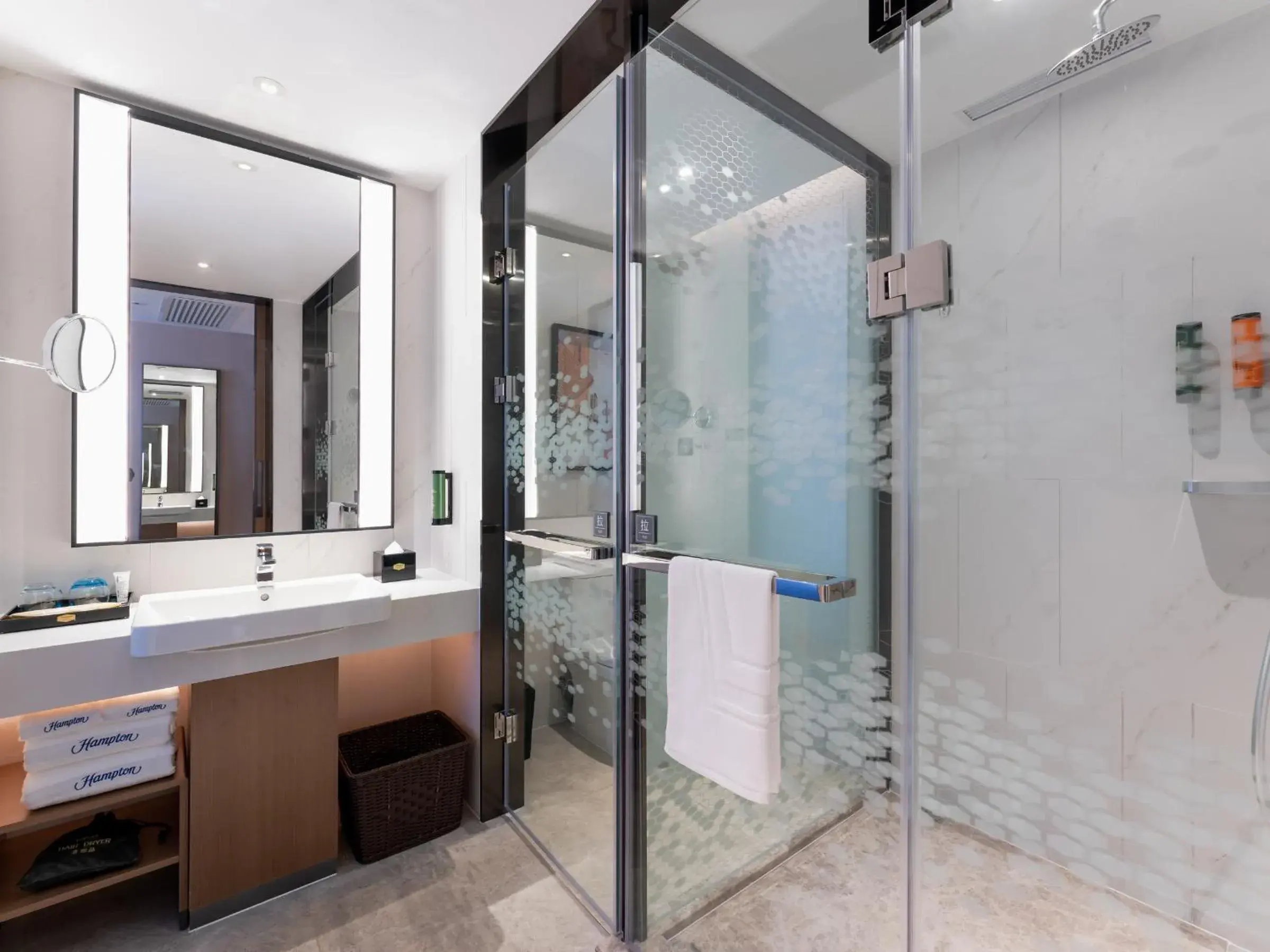 Deluxe Triple Room in Hampton by Hilton Guangzhou Jinshazhou Deluxe Triple Room in Hampton by Hilton Guangzhou Jinshazhou