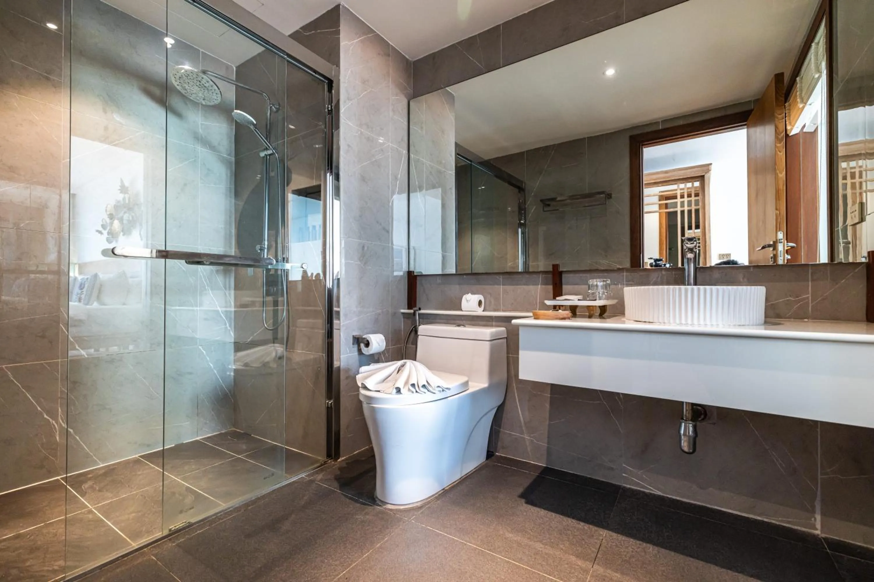 Shower in Royal Yao Yai Island Beach Resort