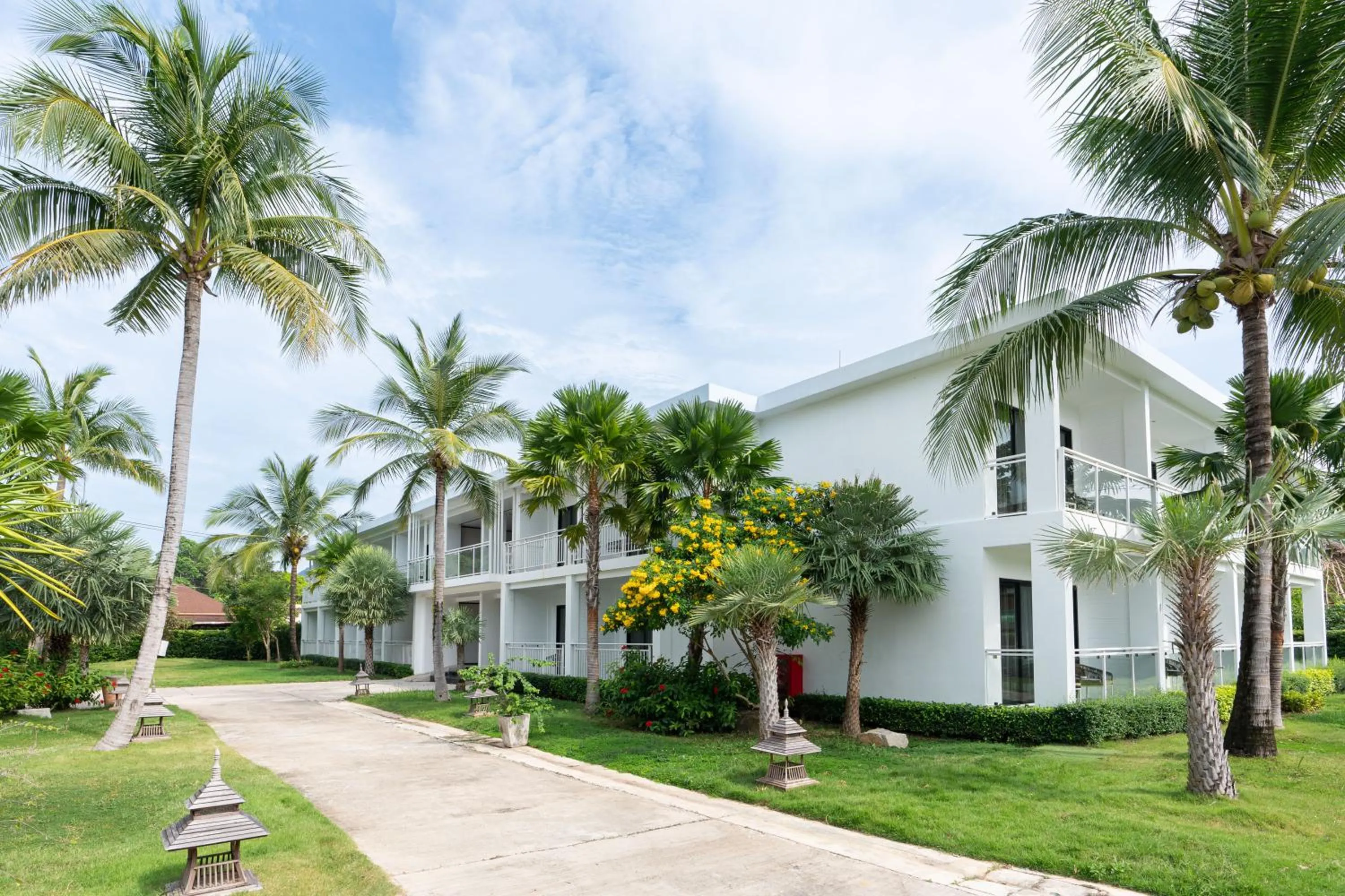 Property building in Royal Yao Yai Island Beach Resort