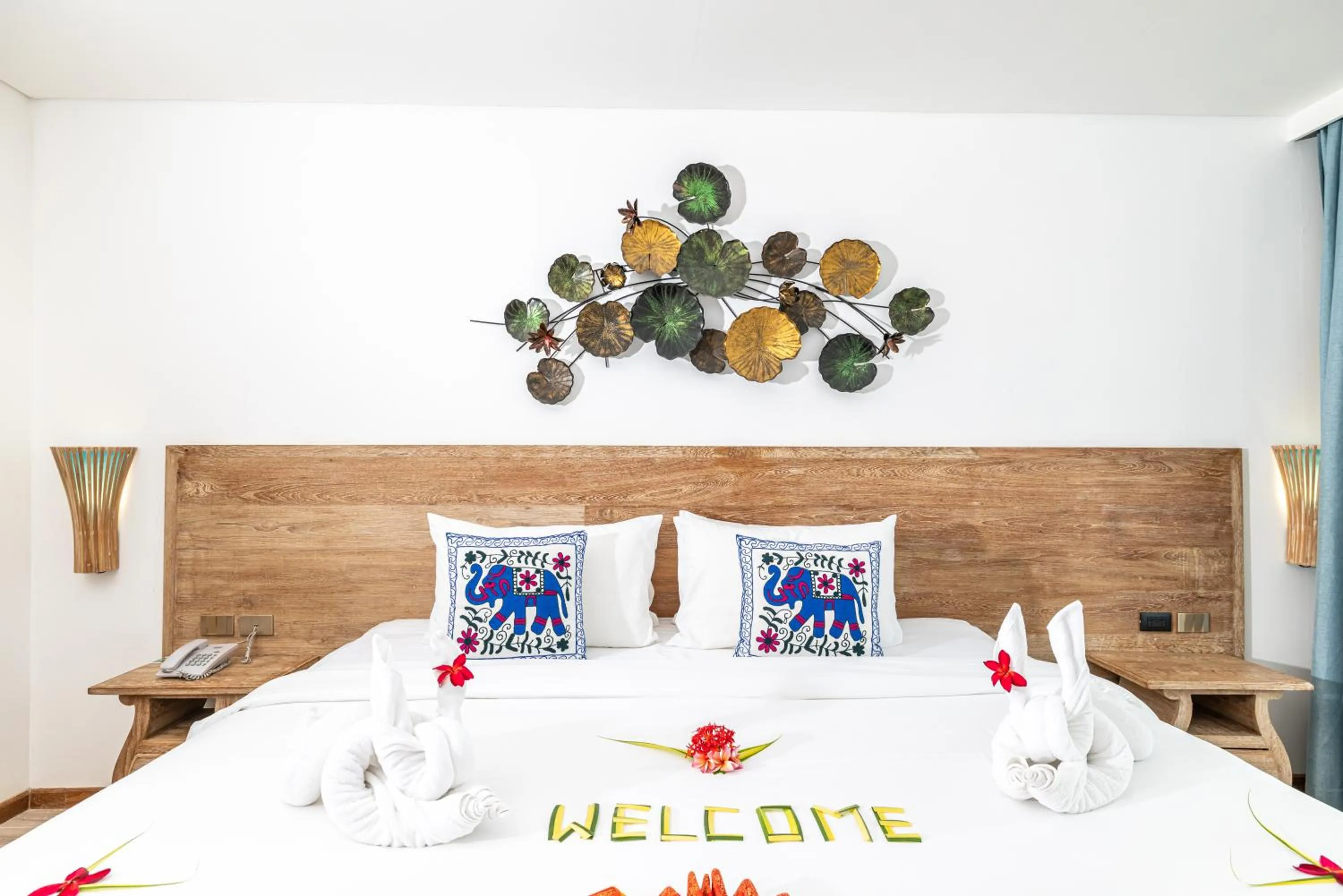 Bed in Royal Yao Yai Island Beach Resort