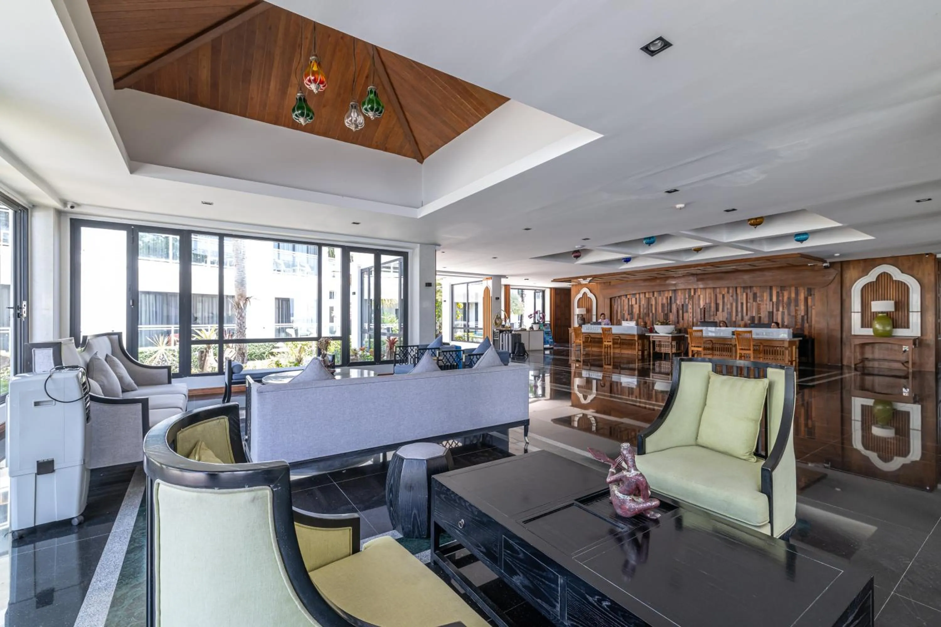 On-site shops in Royal Yao Yai Island Beach Resort