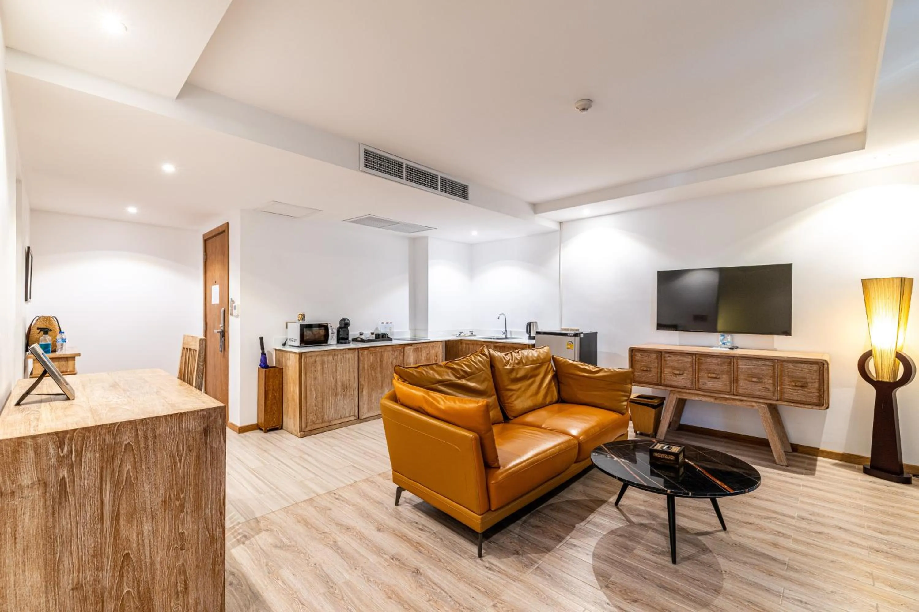 Communal lounge/ TV room in Royal Yao Yai Island Beach Resort