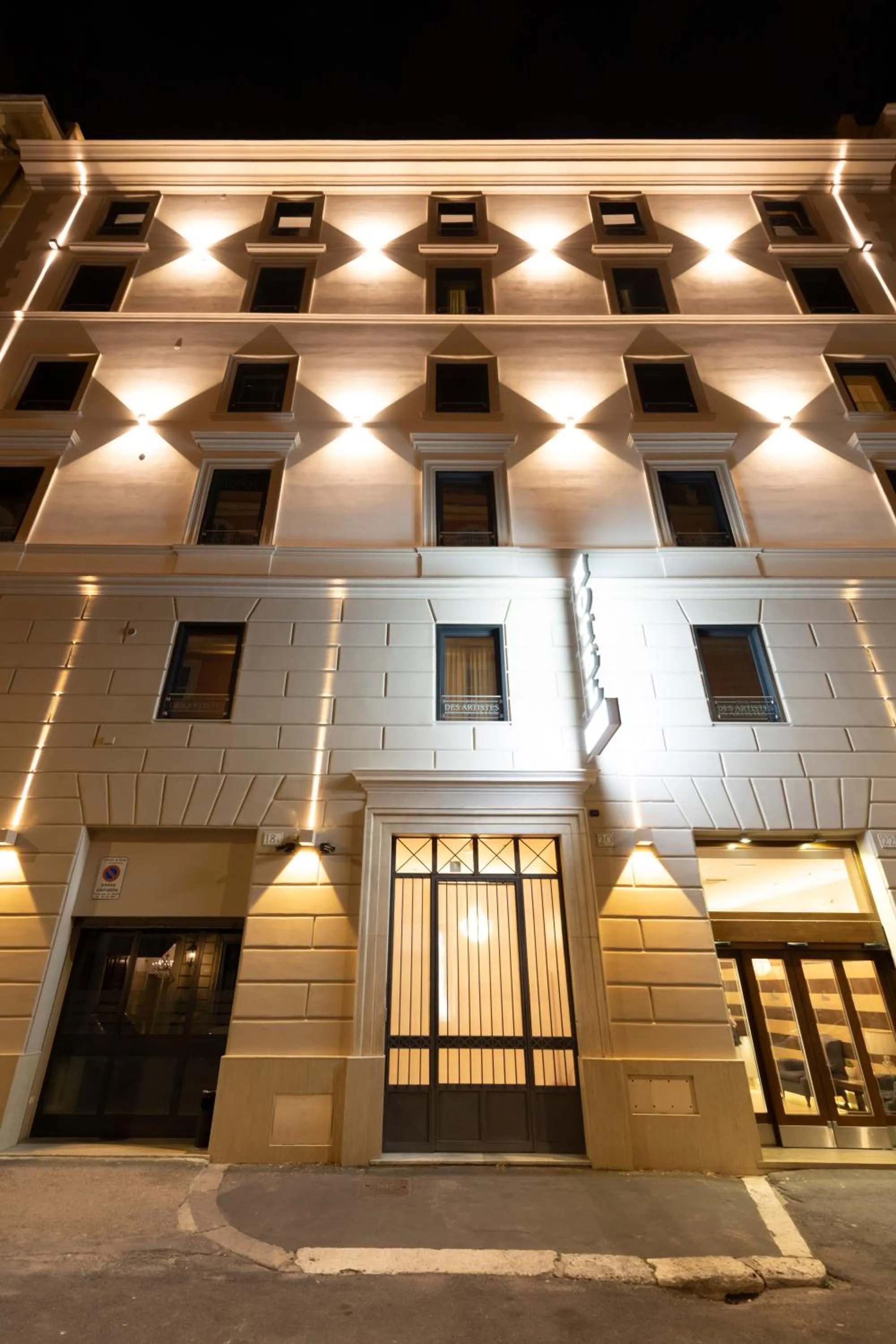 Property building in Hotel Des Artistes Roma