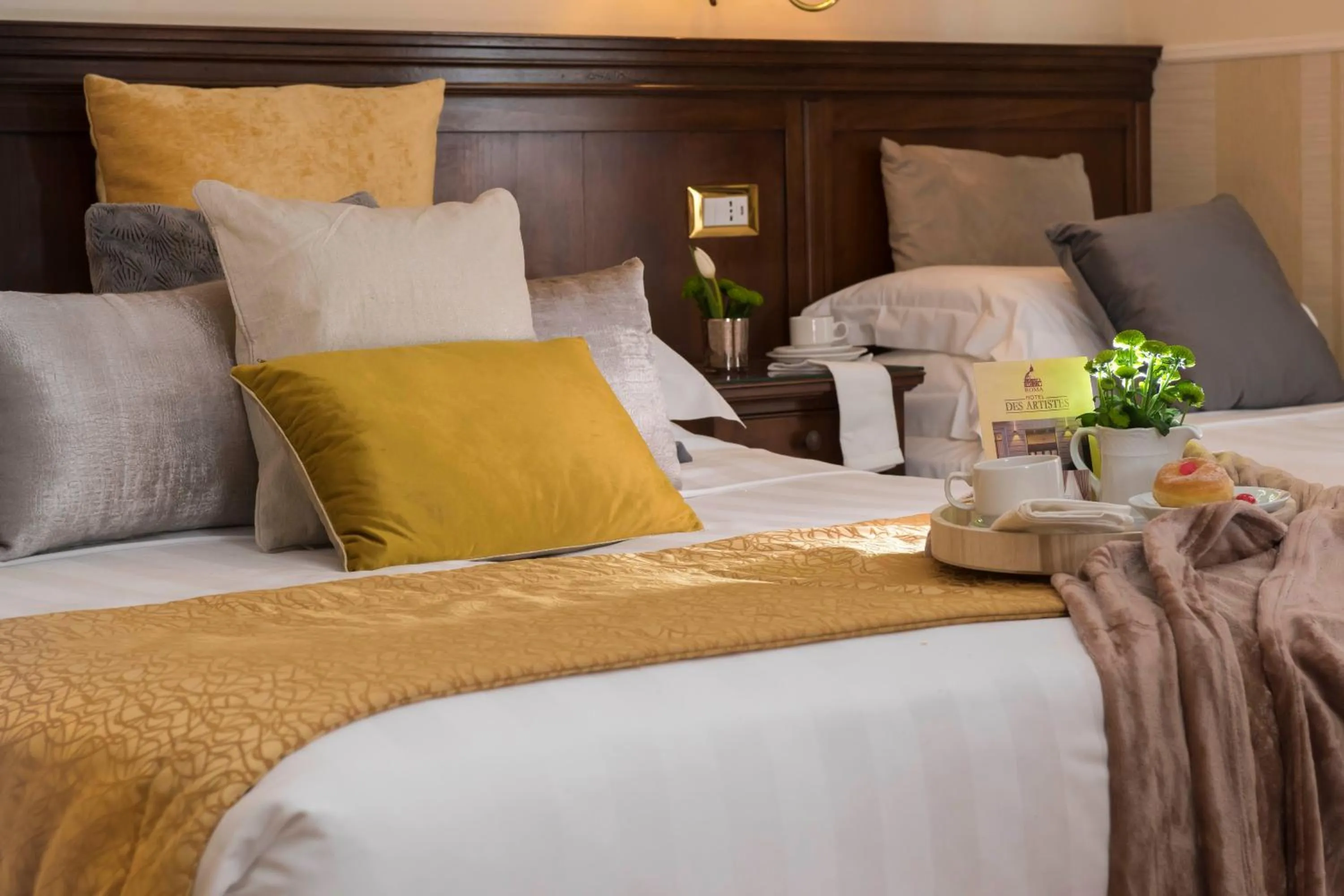 Decorative detail, Bed in Hotel Des Artistes Roma