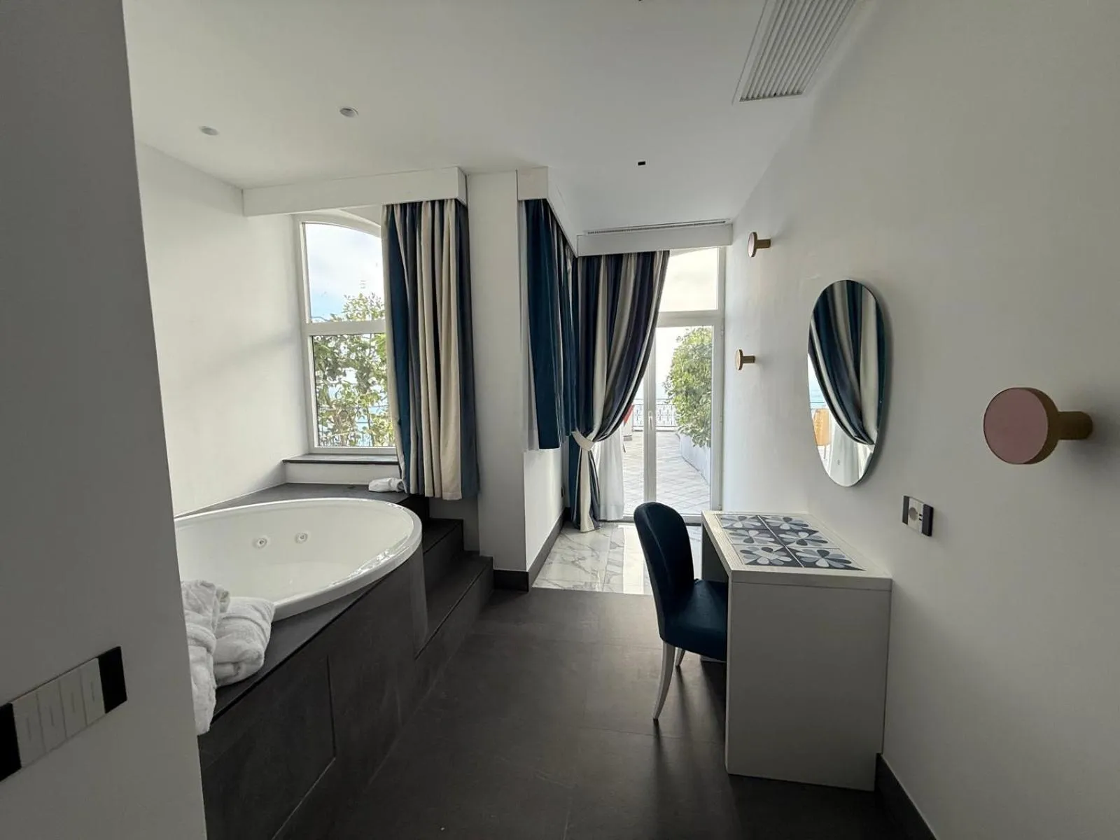 Bed in Positano Art Hotel Pasitea