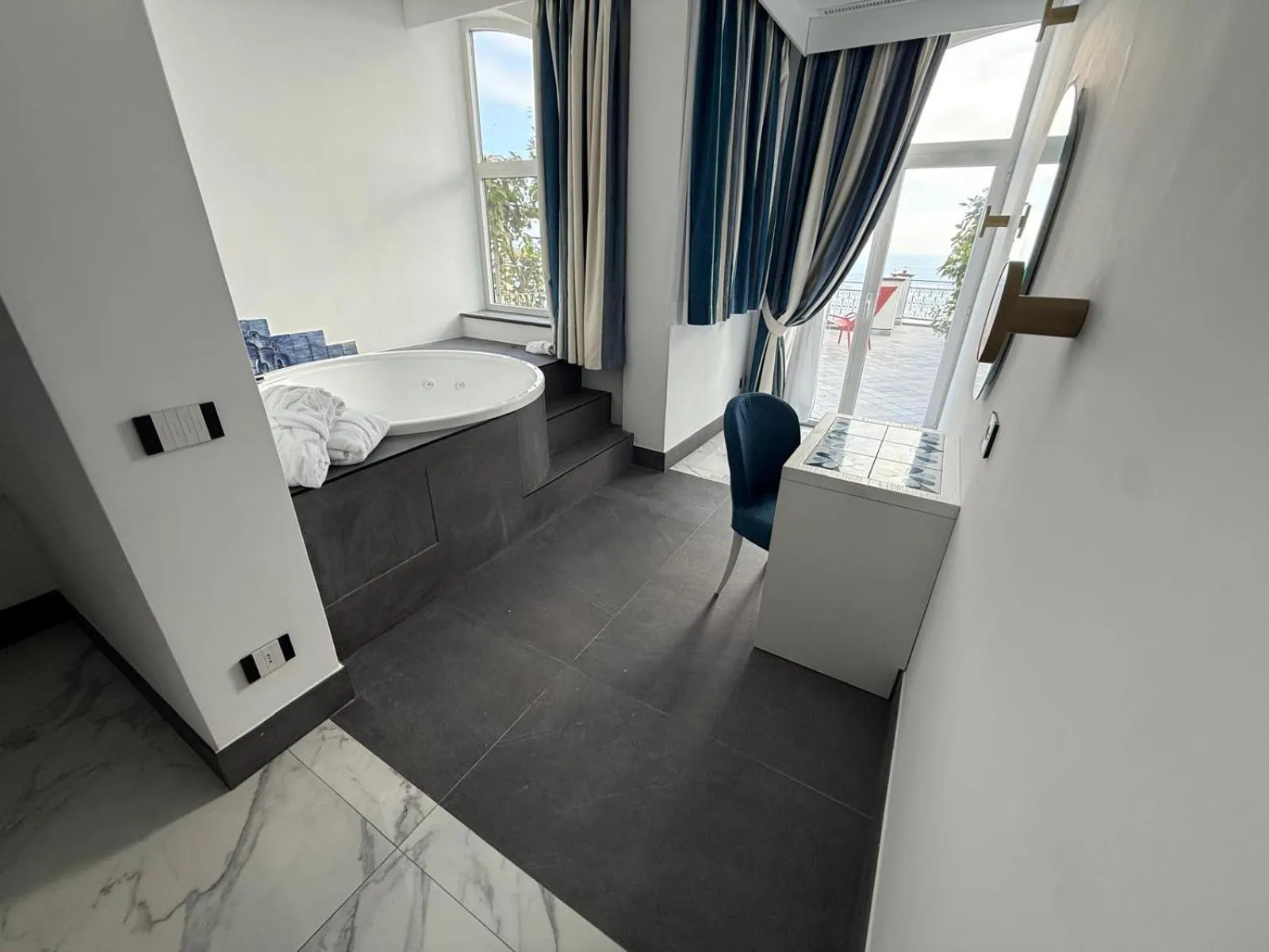 Bed in Positano Art Hotel Pasitea