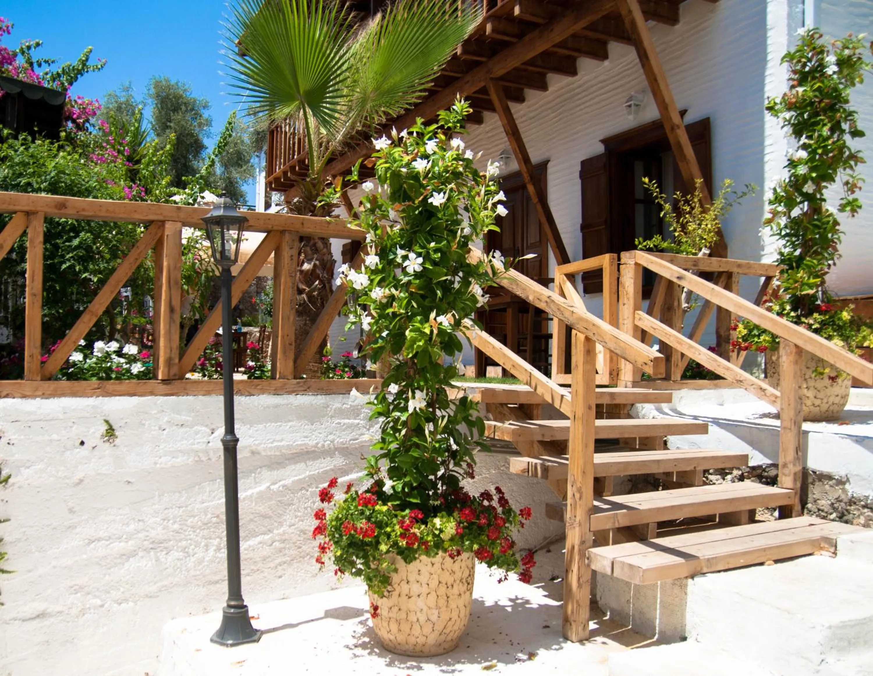 Facade/entrance in Courtyard