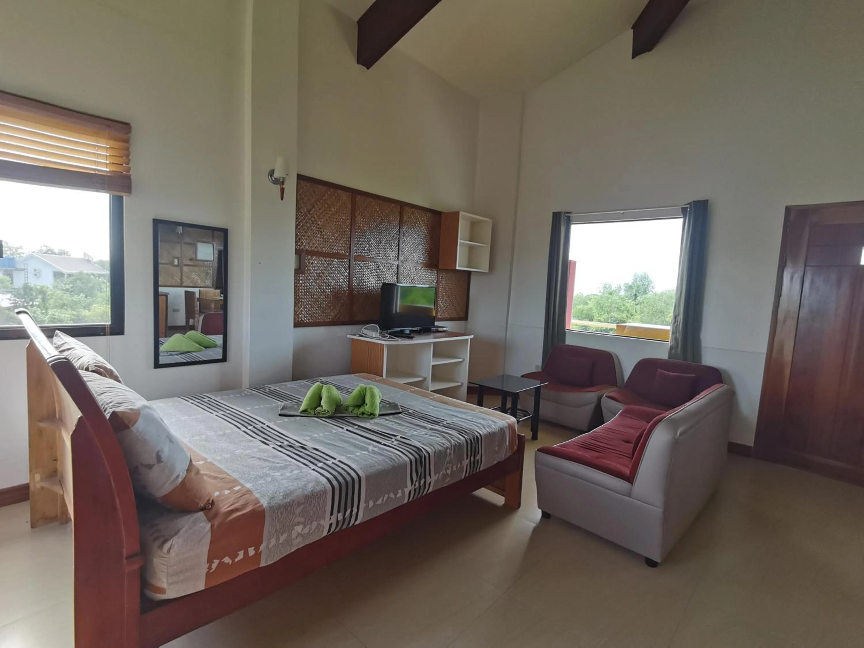 Photo of the whole room, Bed in Nickles Park Resort