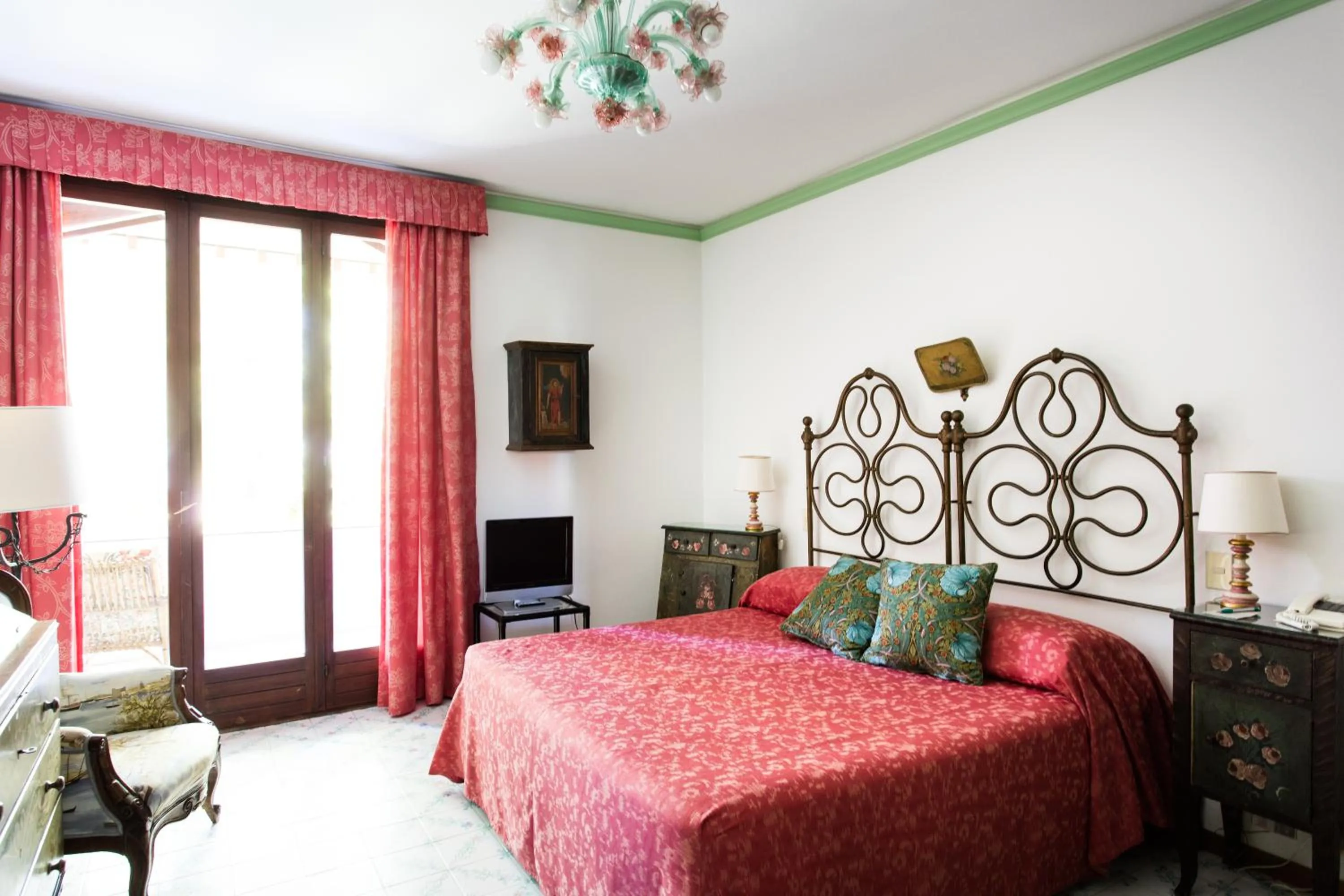 Photo of the whole room, Bed in Residenza d'Epoca Albergo Quattro Fontane