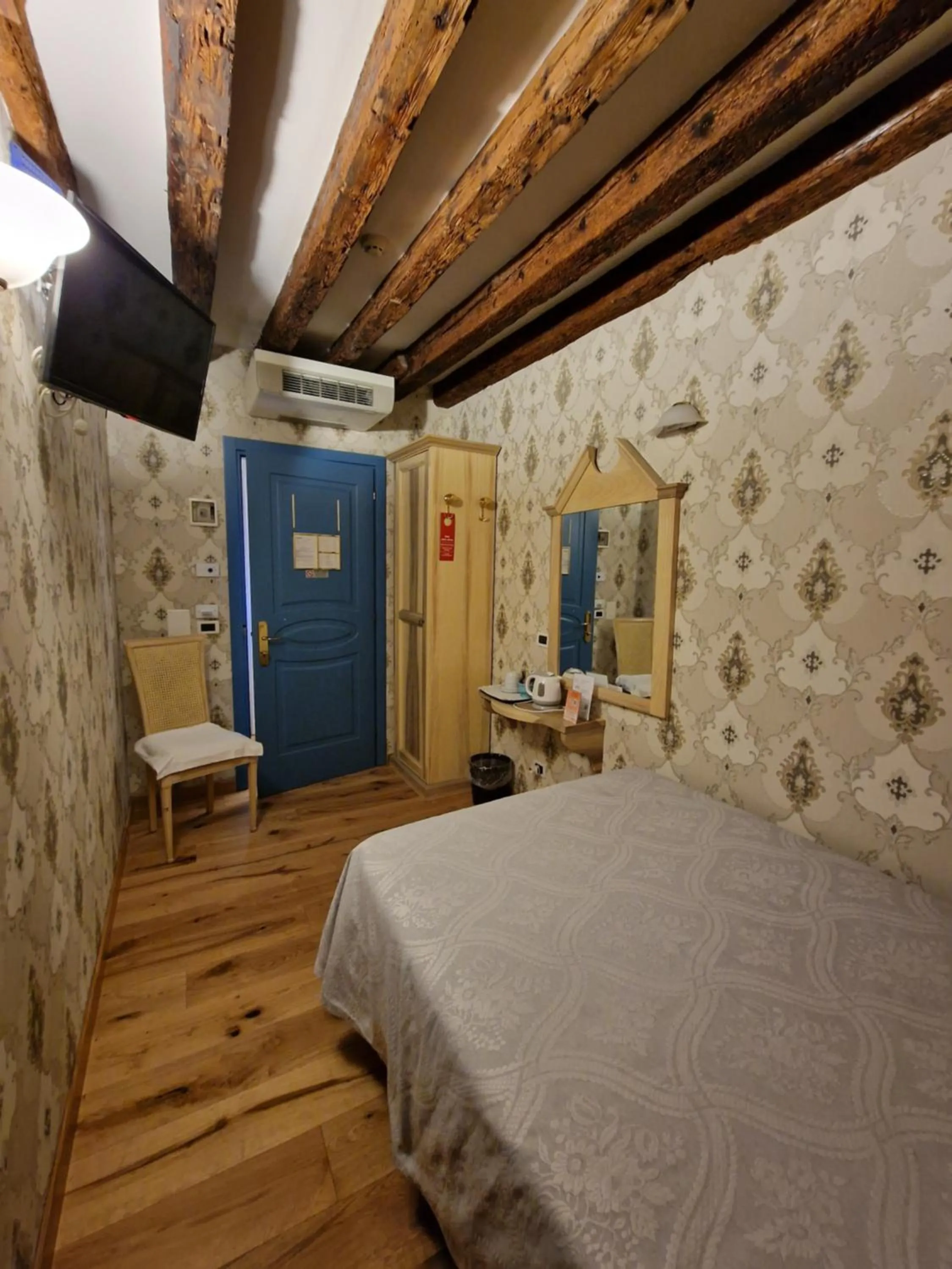 Bed in Hotel Tintoretto