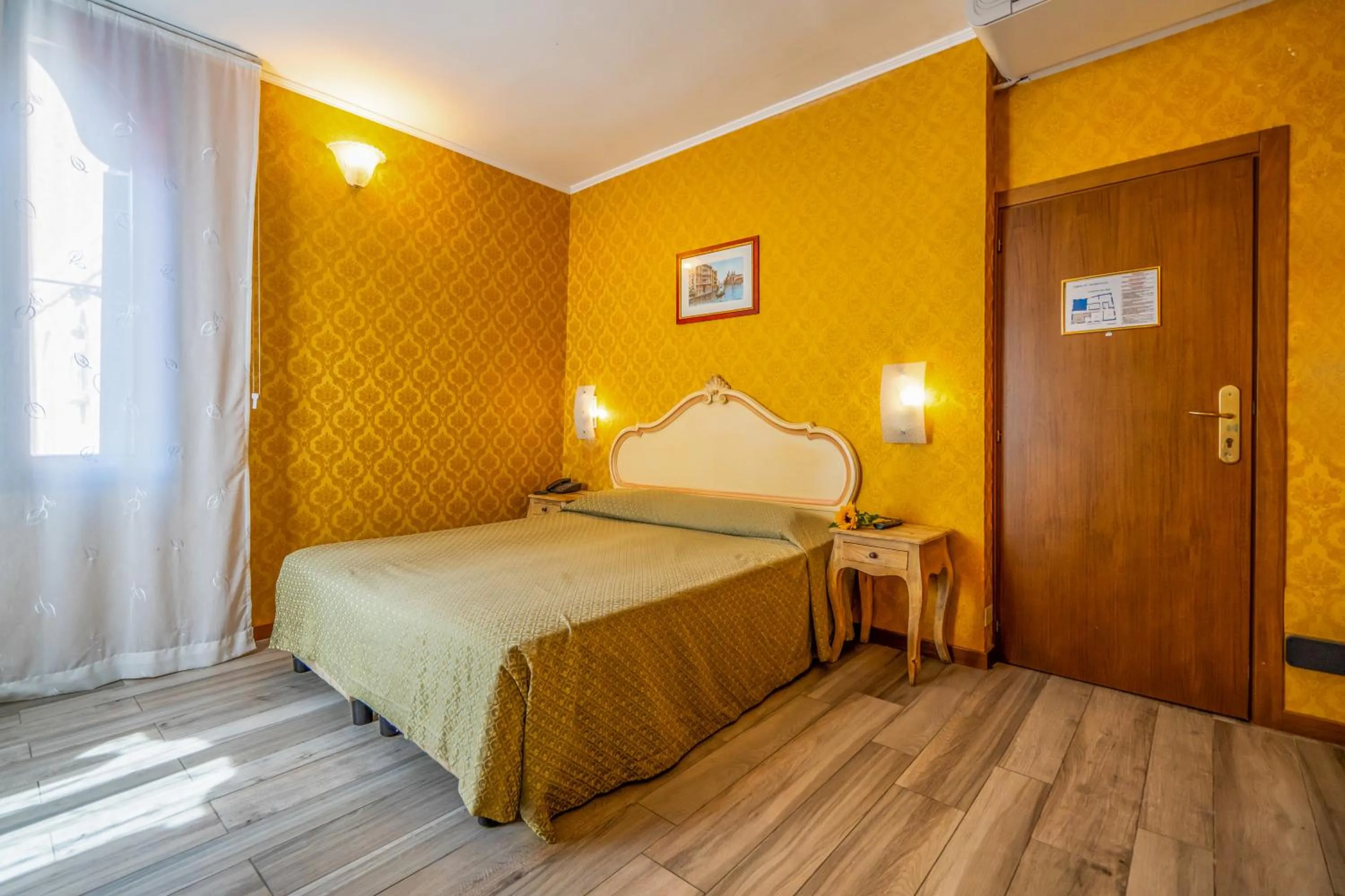 Bed in Hotel Tintoretto