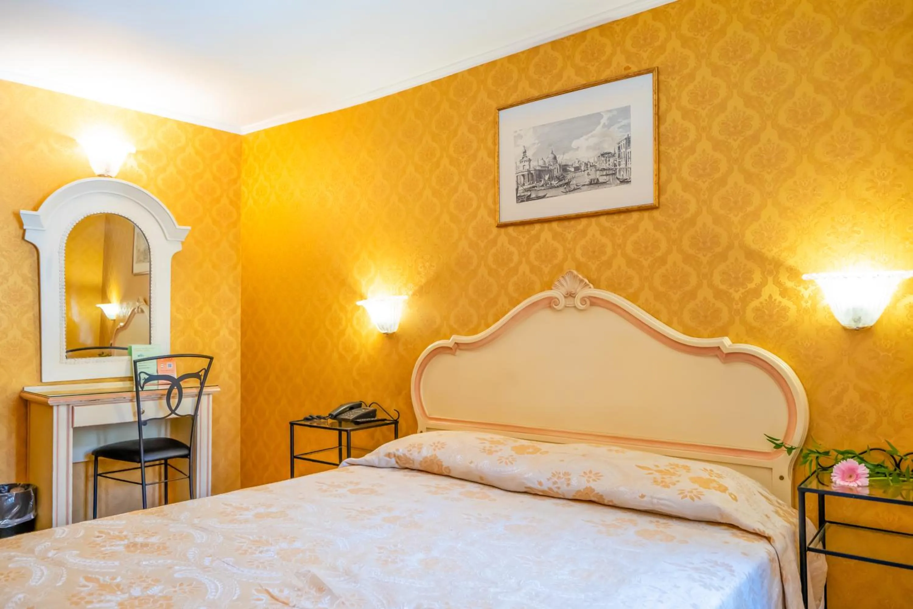 Bed in Hotel Tintoretto