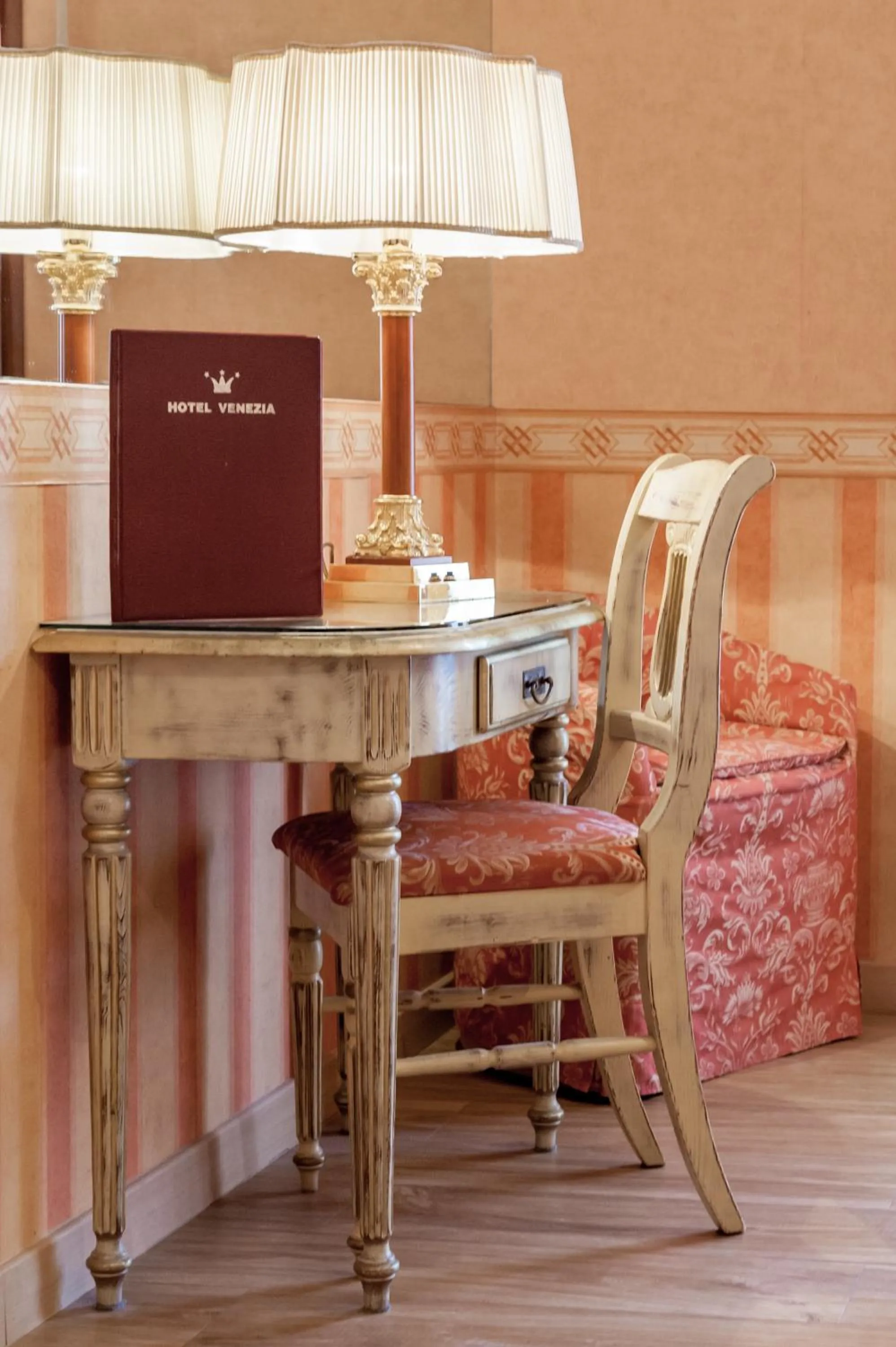 Photo of the whole room in Hotel Venezia