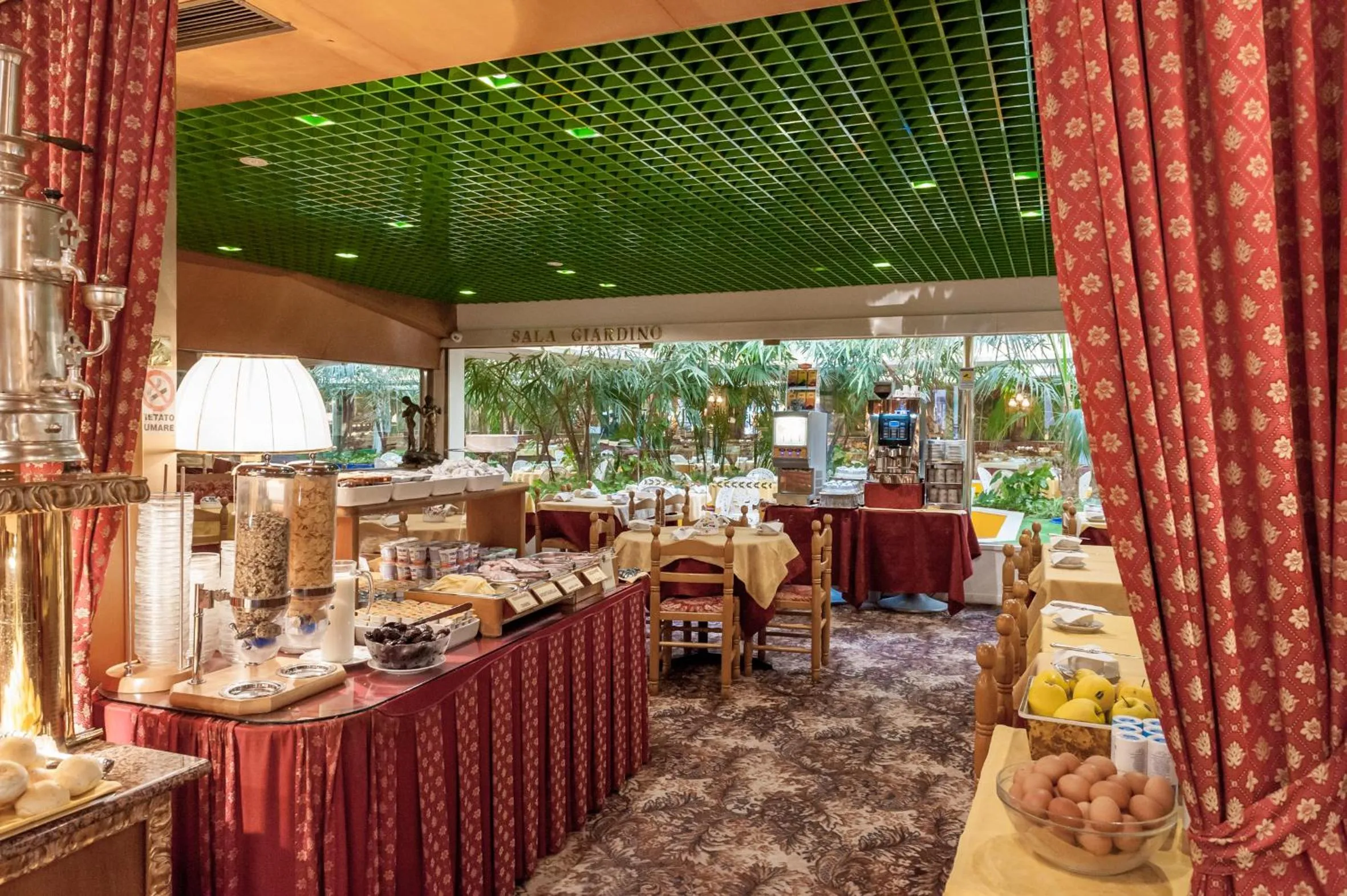 Restaurant/places to eat in Hotel Venezia