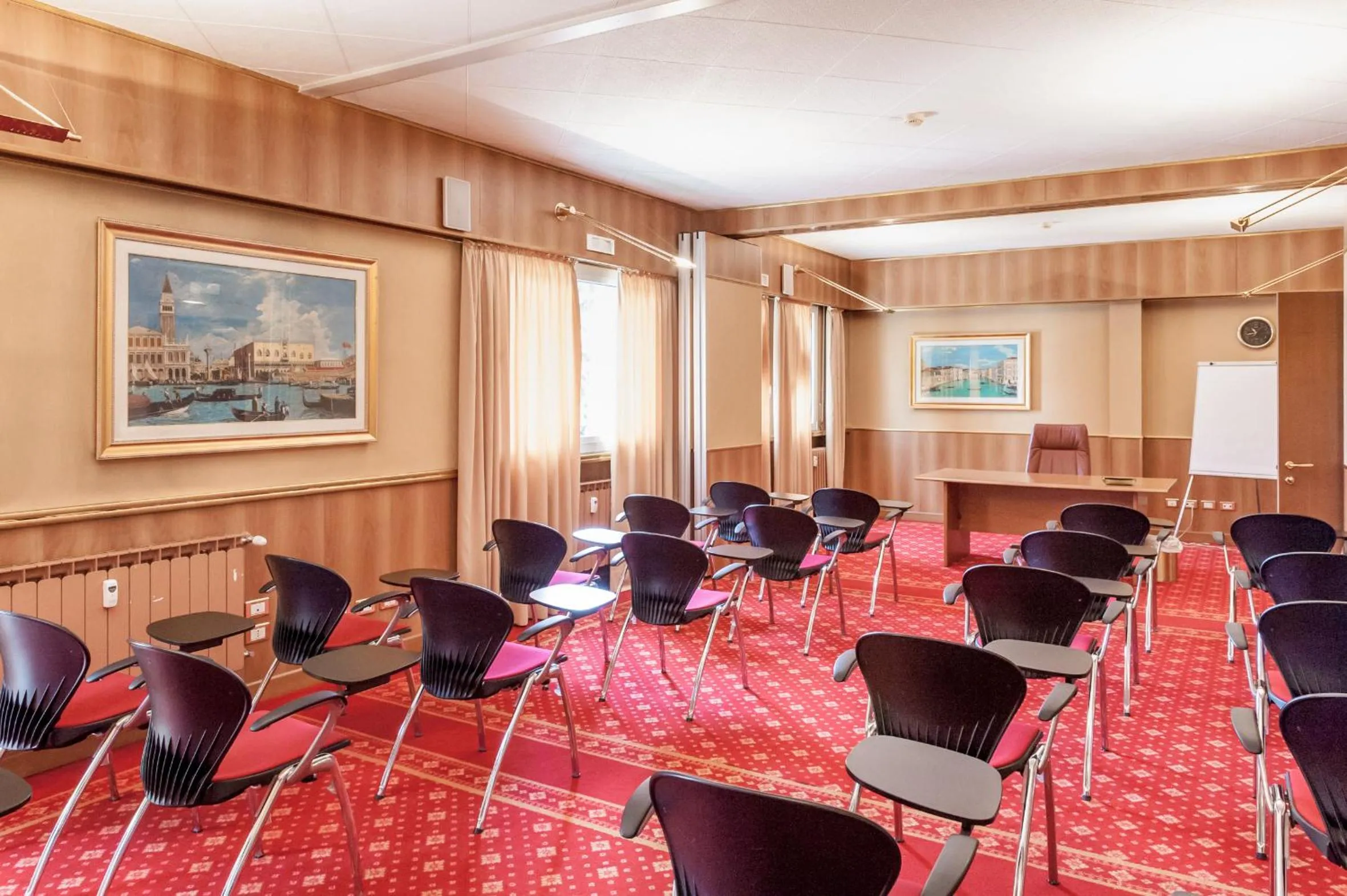 Business facilities in Hotel Venezia