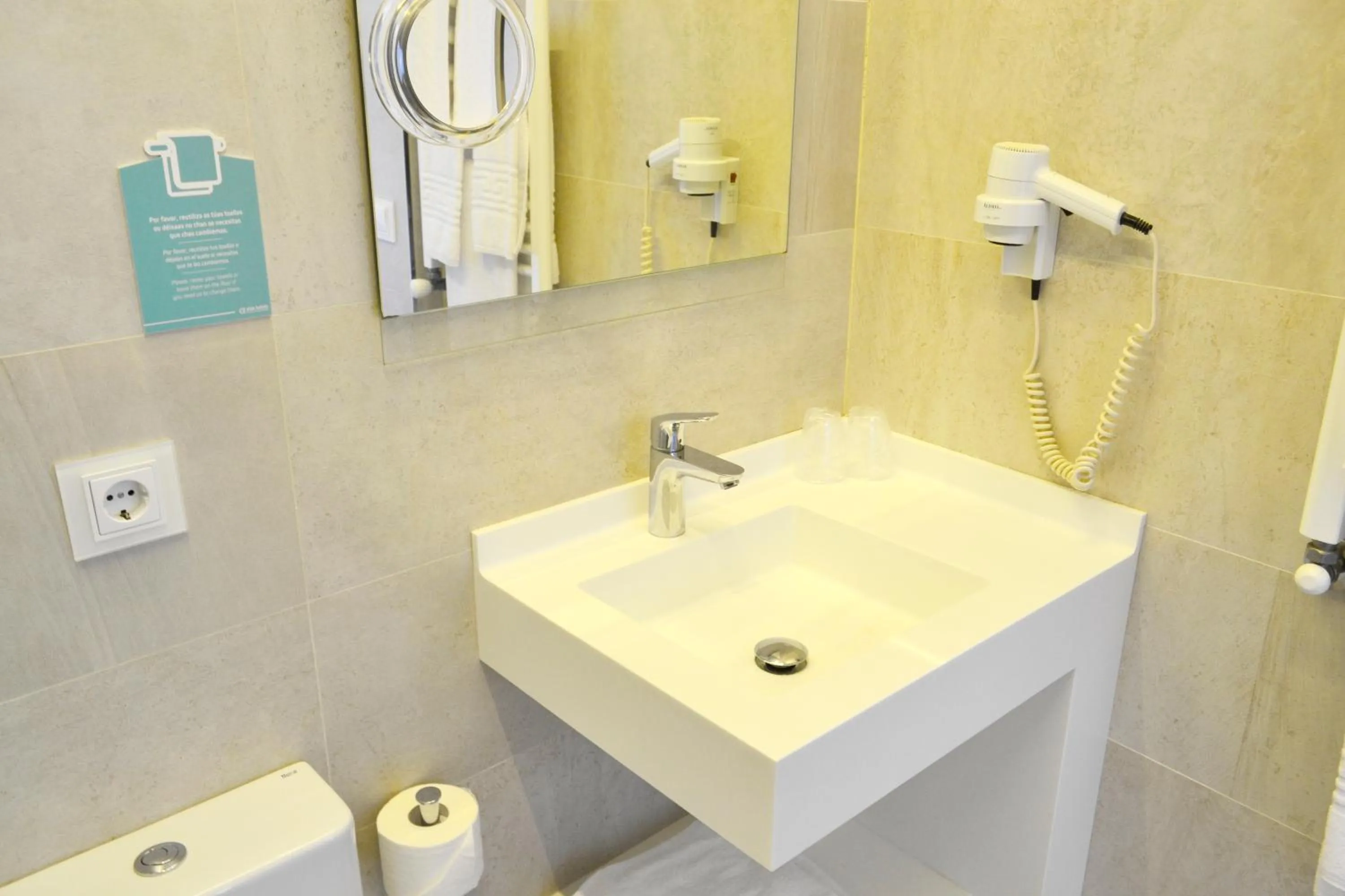 Bathroom in Hotel Alda San Bieito