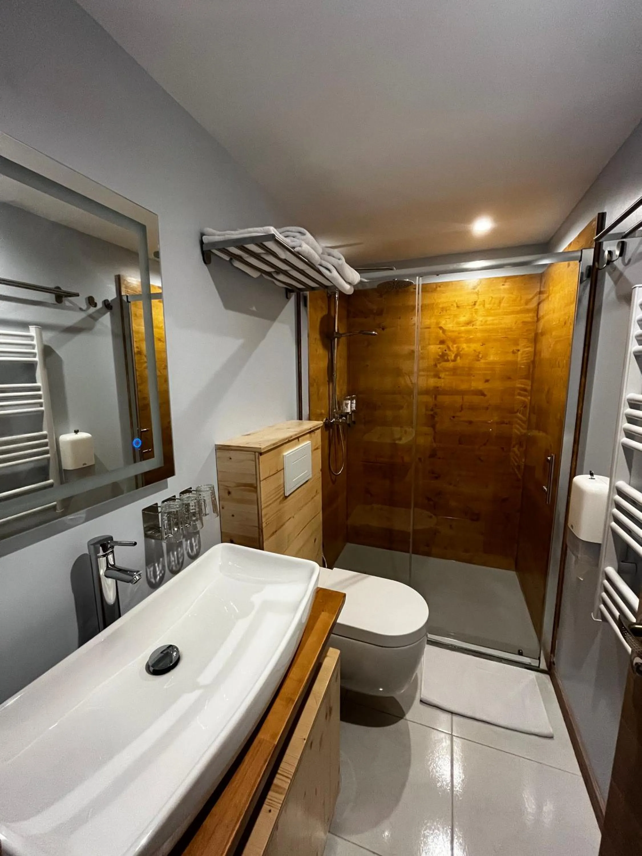 Shower in 9WAGRAM Hotel Boutique