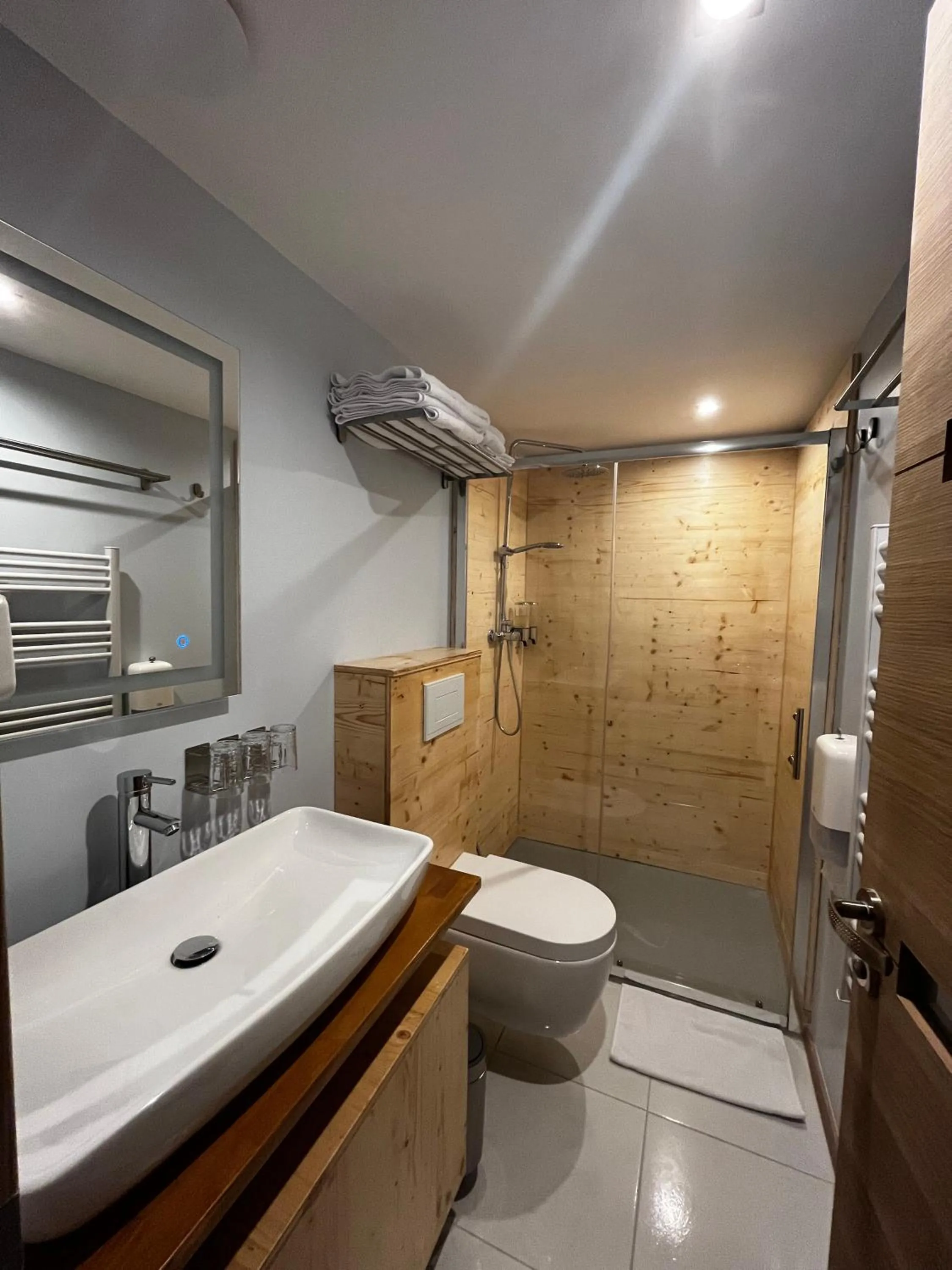 Shower in 9WAGRAM Hotel Boutique