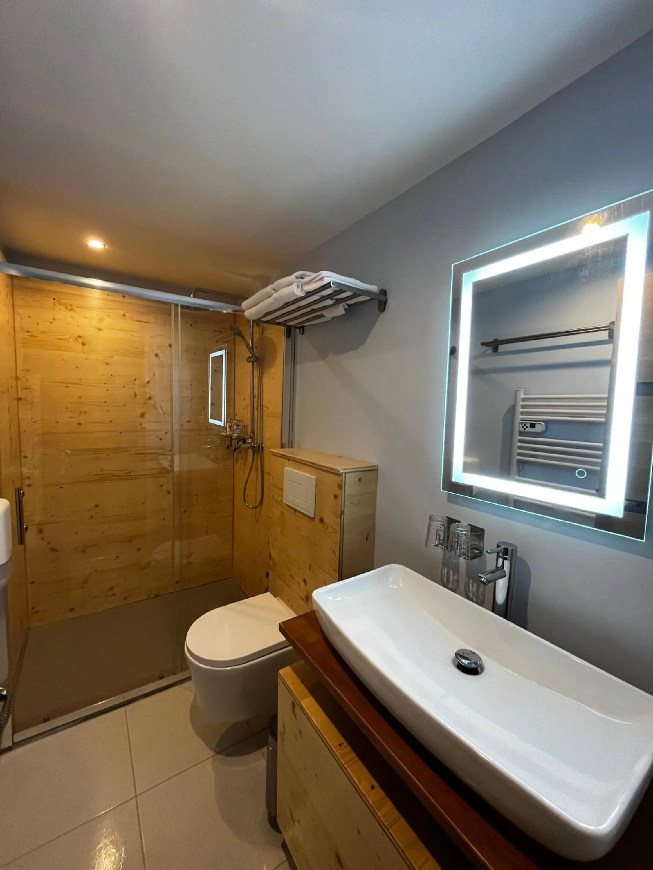 Shower in 9WAGRAM Hotel Boutique