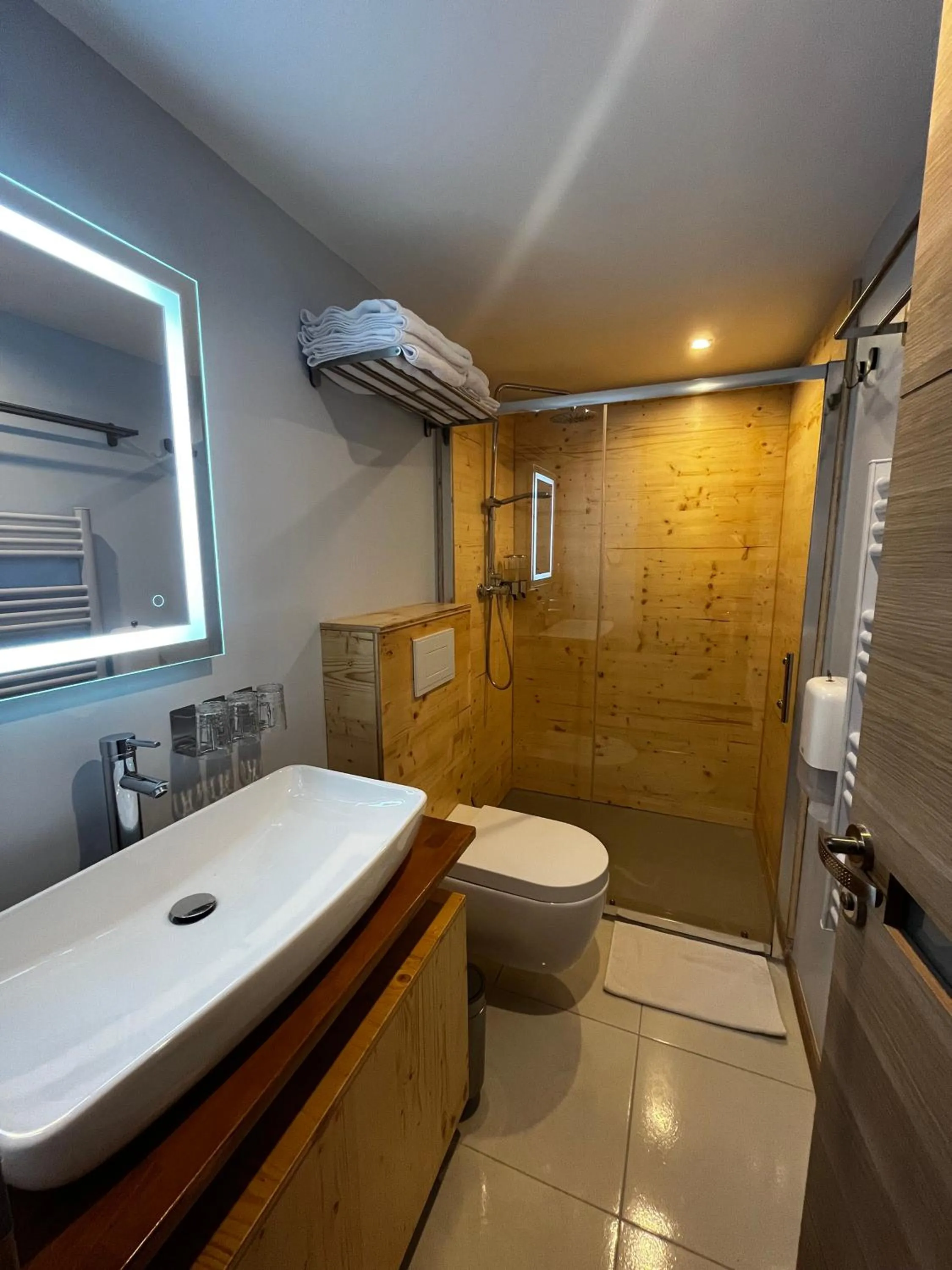 Shower in 9WAGRAM Hotel Boutique