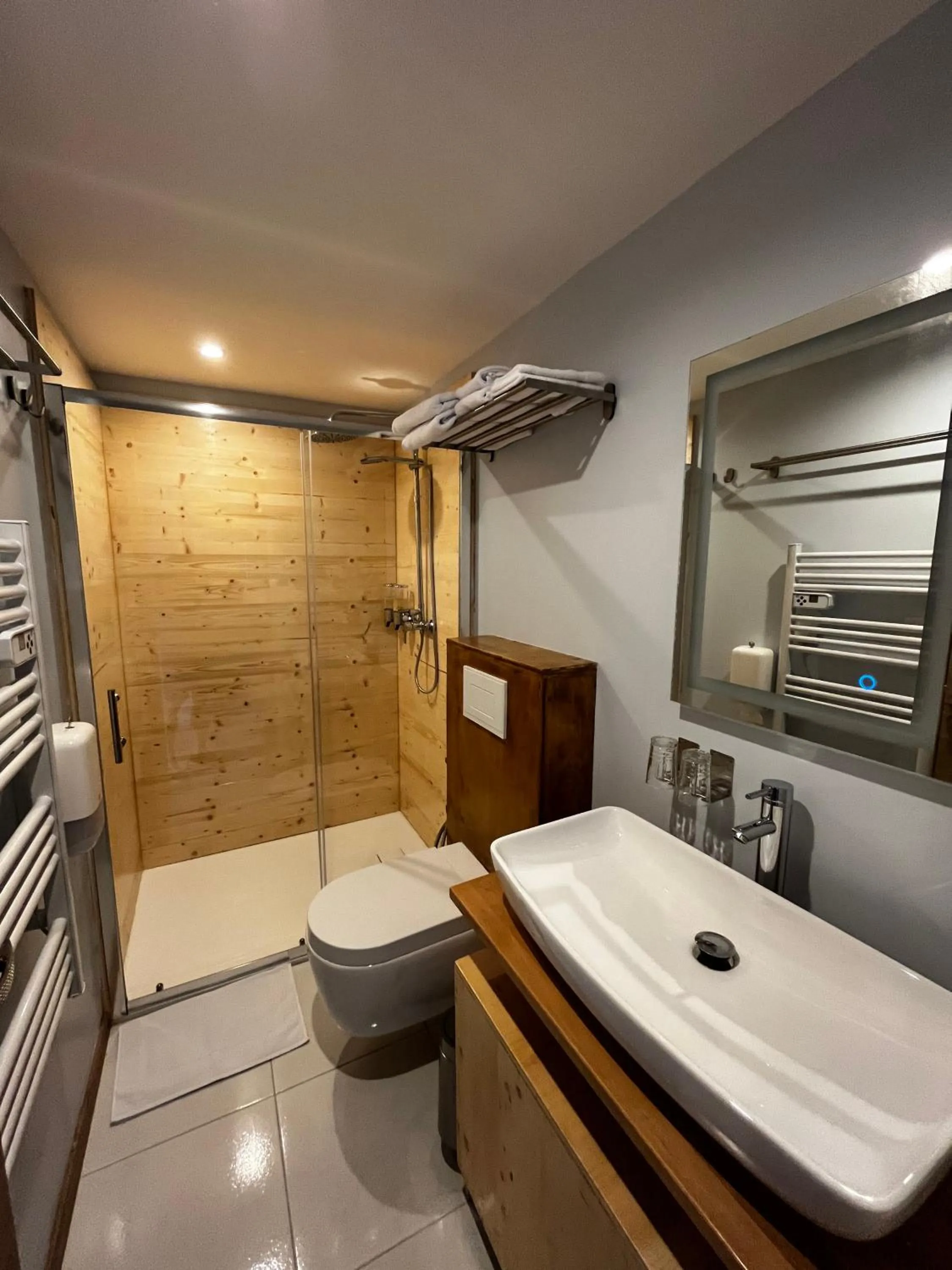 Toilet in 9WAGRAM Hotel Boutique