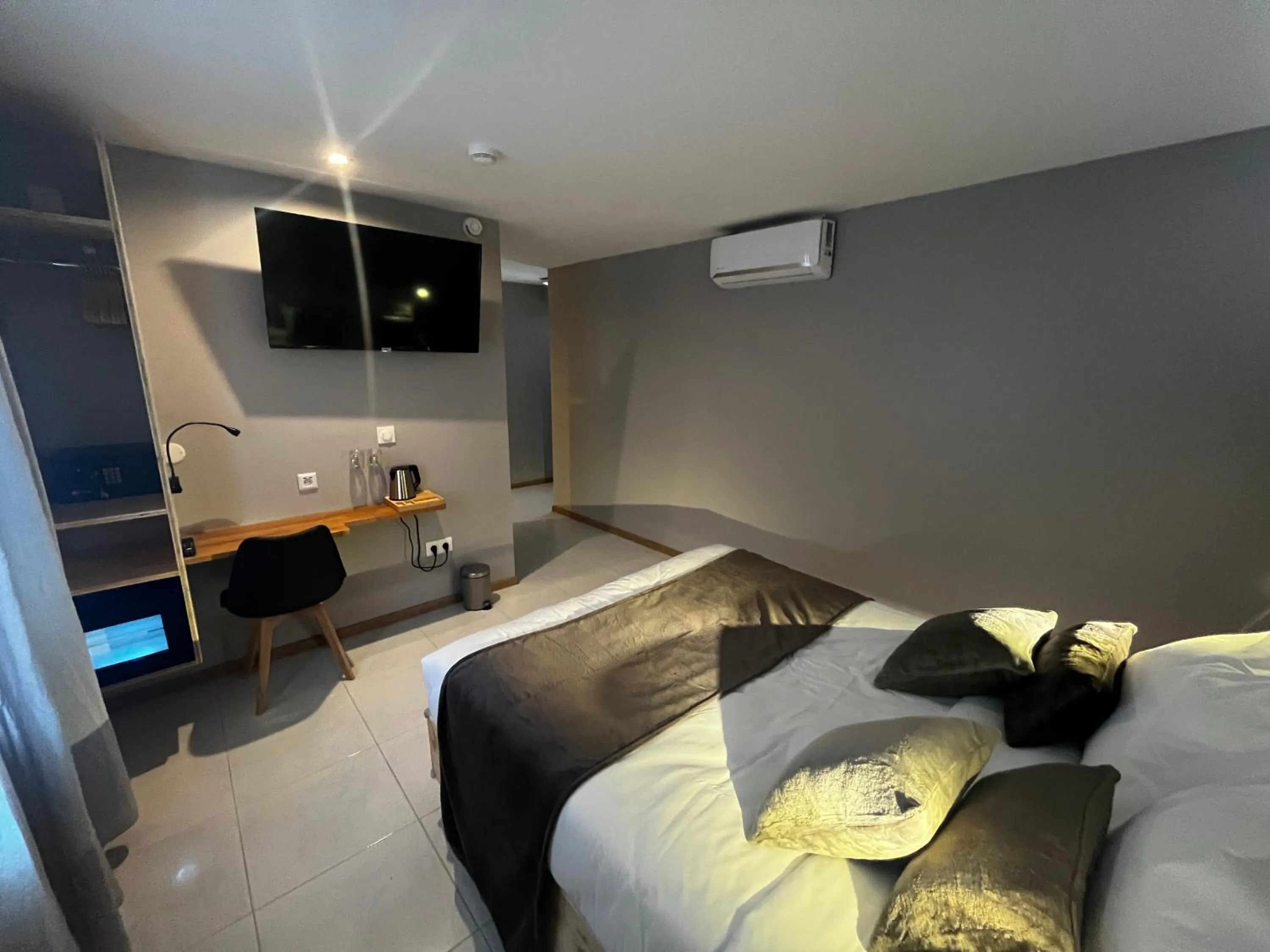 Bed in 9WAGRAM Hotel Boutique