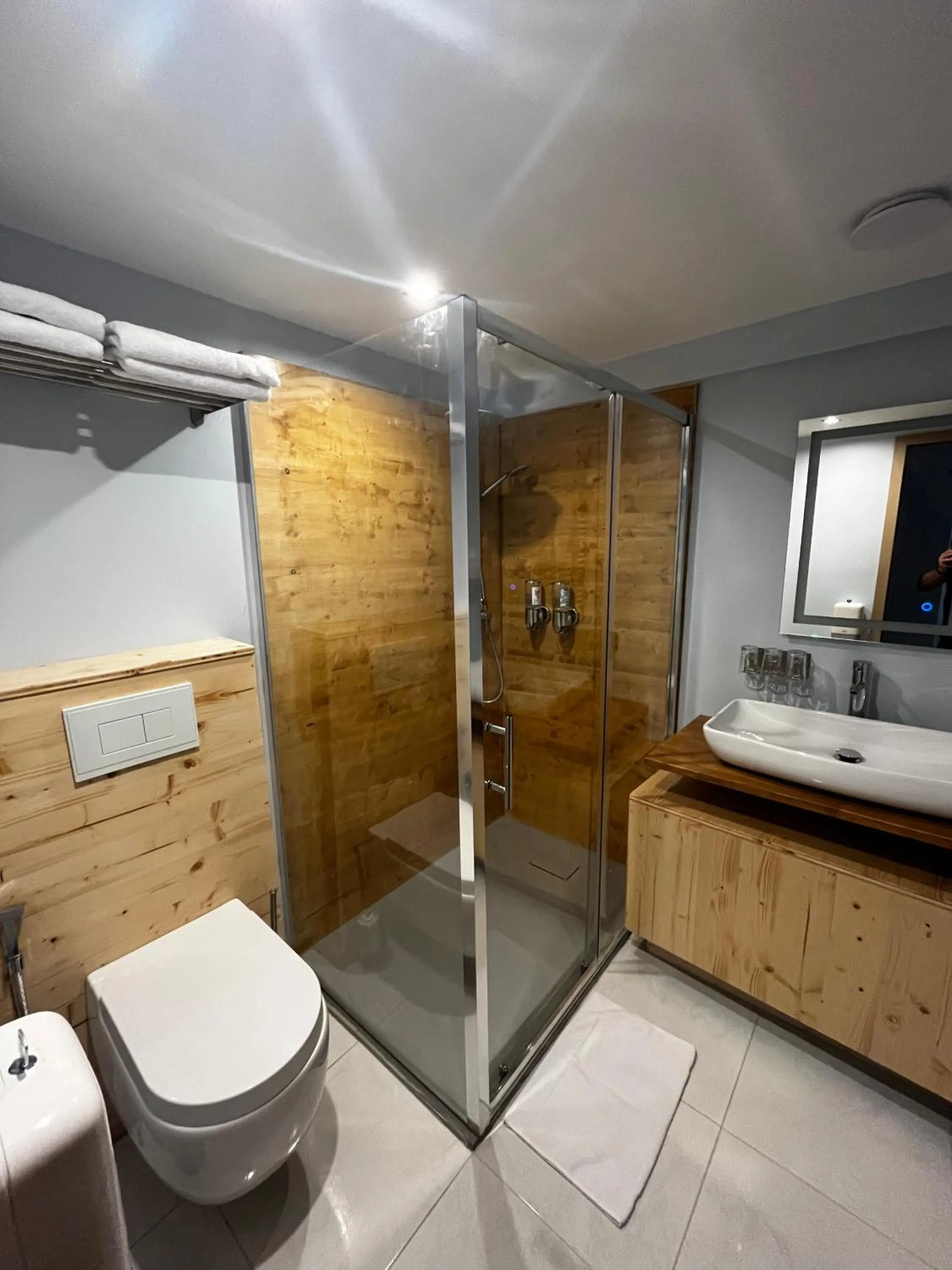 Shower in 9WAGRAM Hotel Boutique