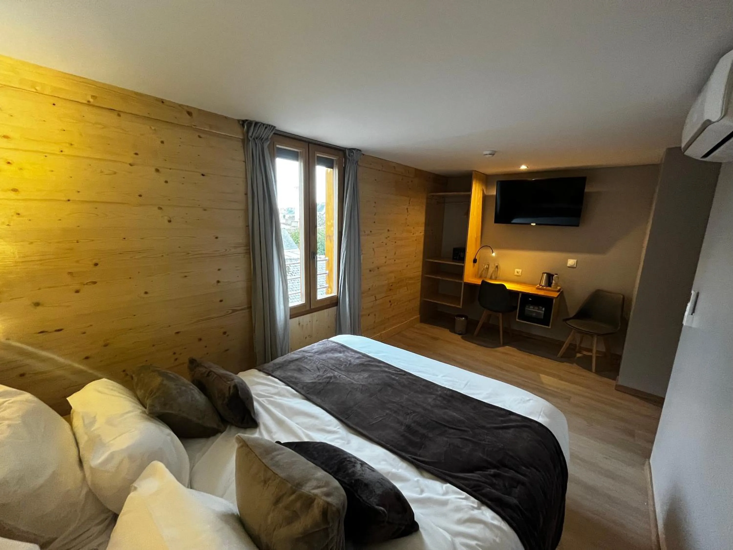 Spring, Bed in 9WAGRAM Hotel Boutique