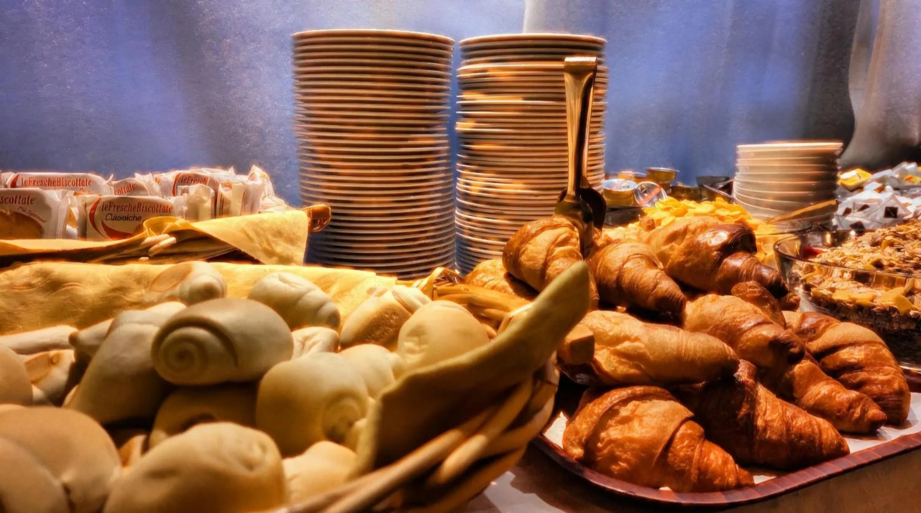 Buffet breakfast in Hotel San Zulian