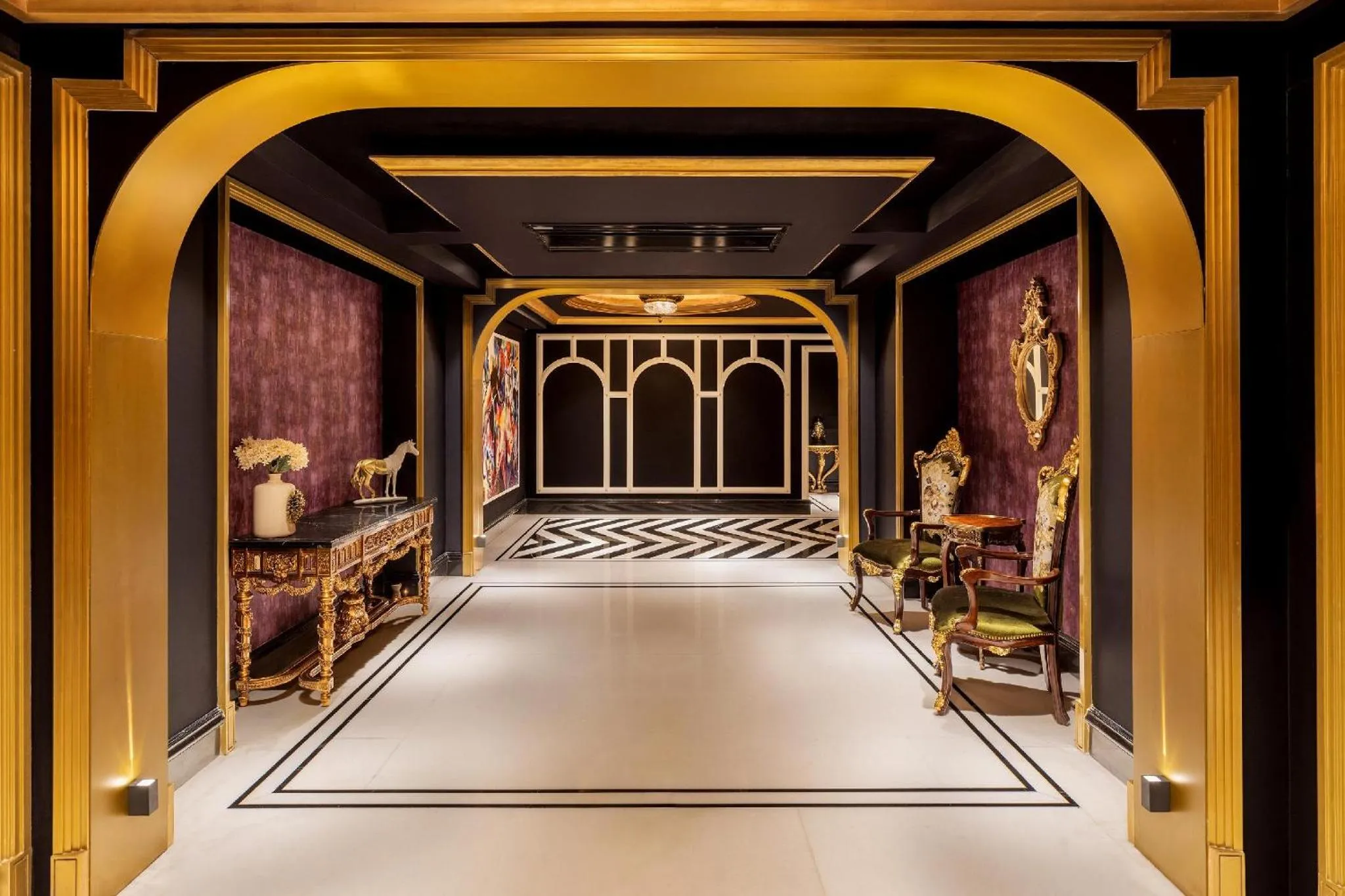 Lobby or reception in Hotel Hillock Ahmedabad