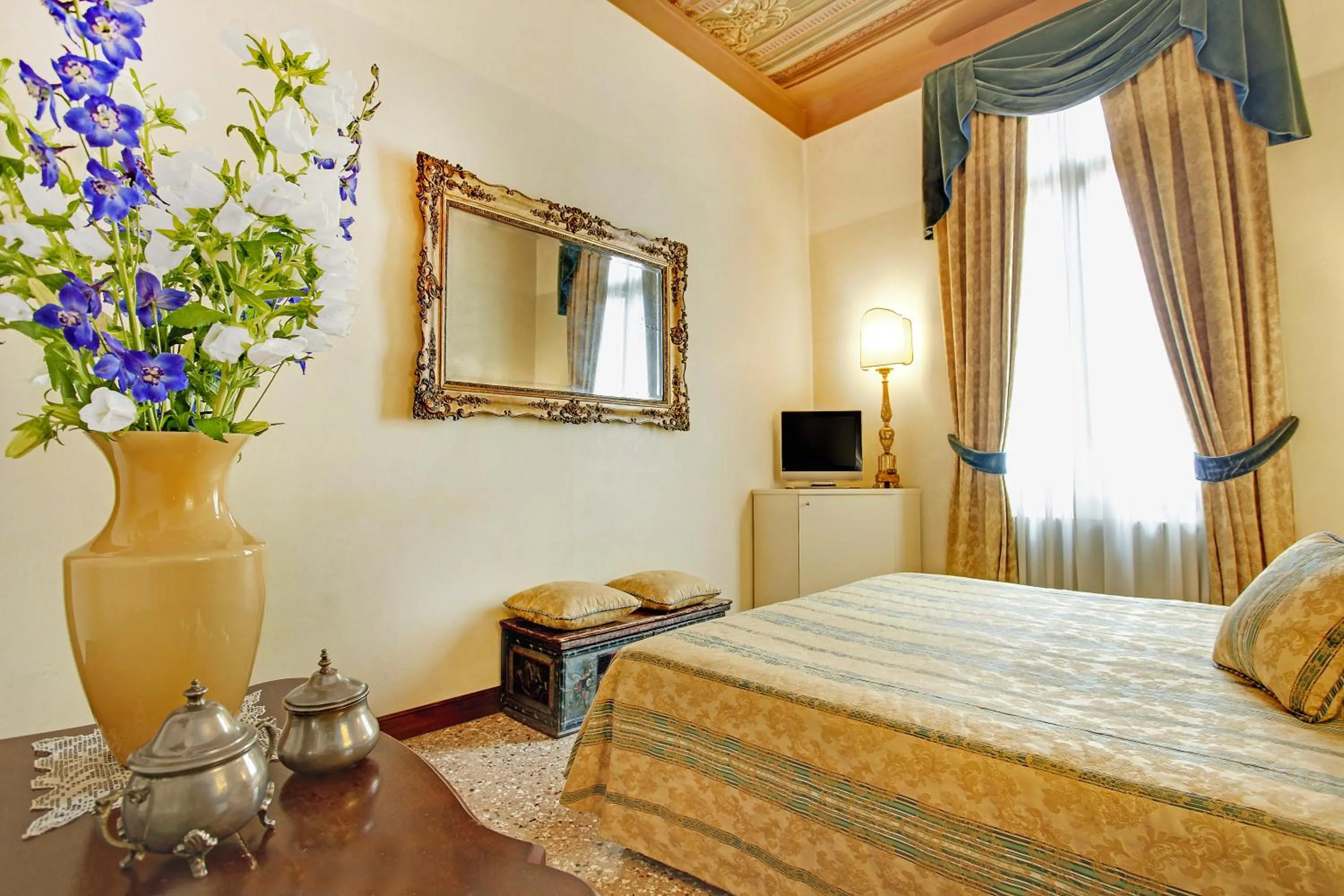 Bed in Palazzo Schiavoni Residenza d'epoca & Suite-Apartments