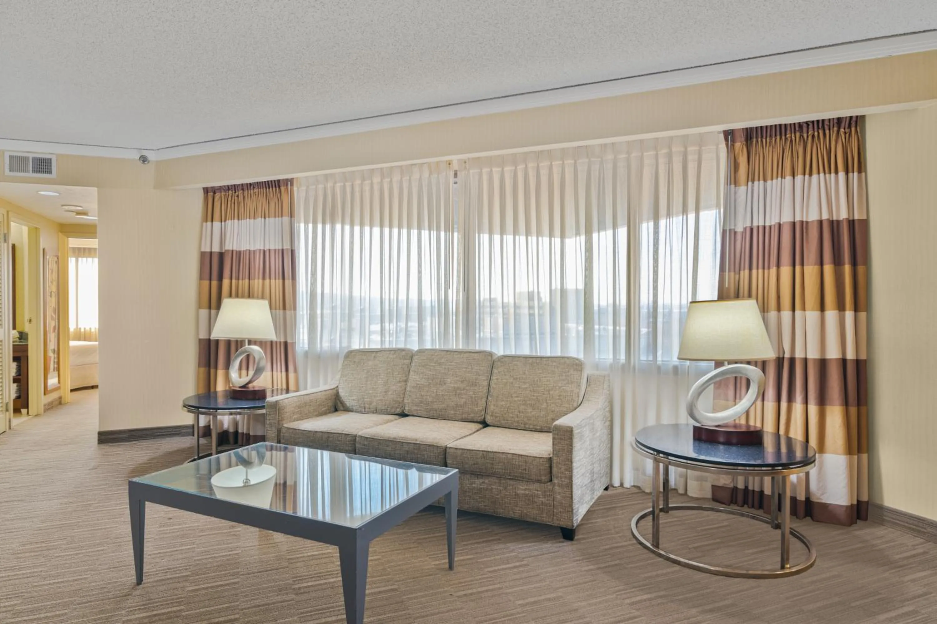 Living room in Harmony Suites Secaucus Meadowlands