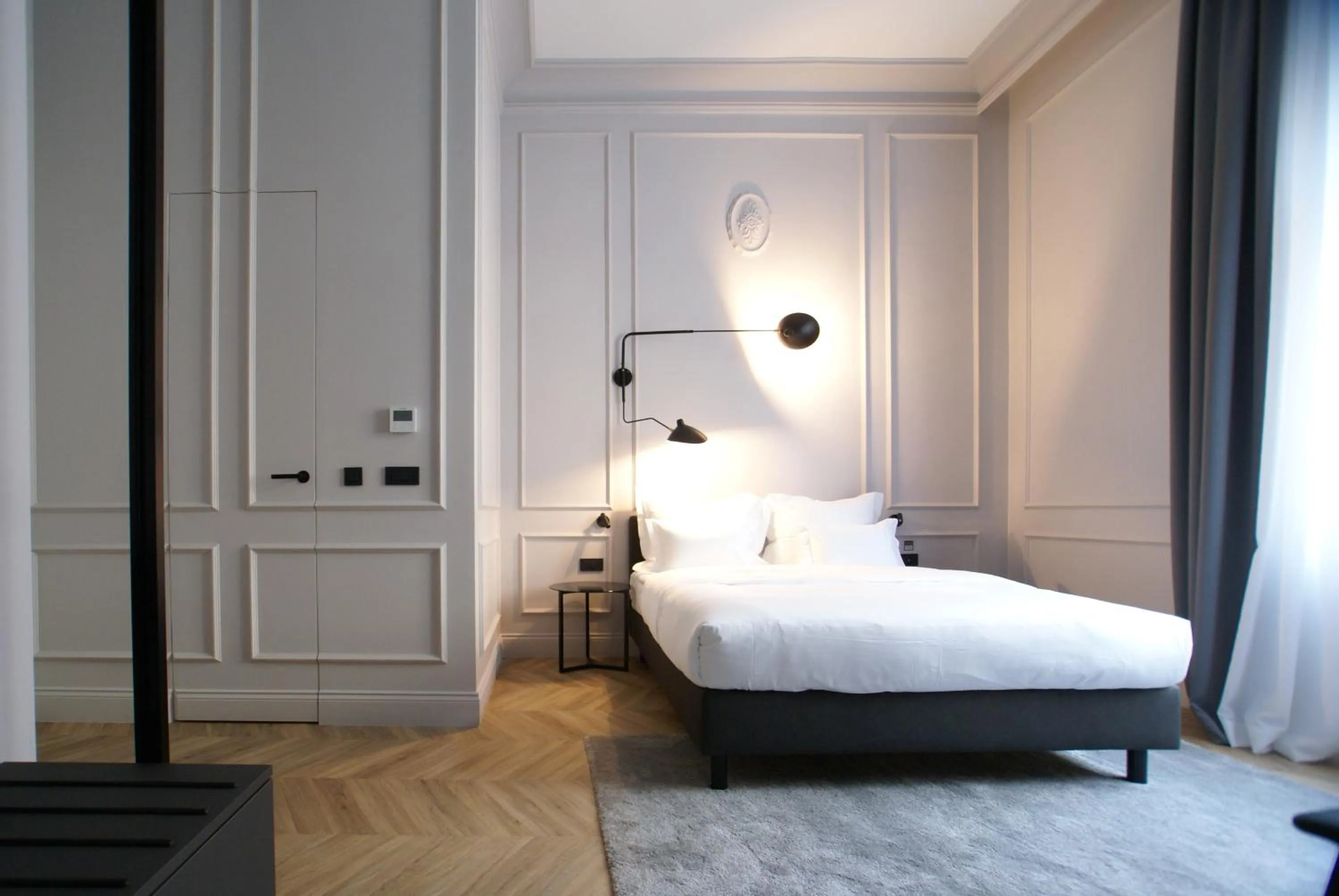 Bedroom, Bed in Fingerprint Luxury Apartments