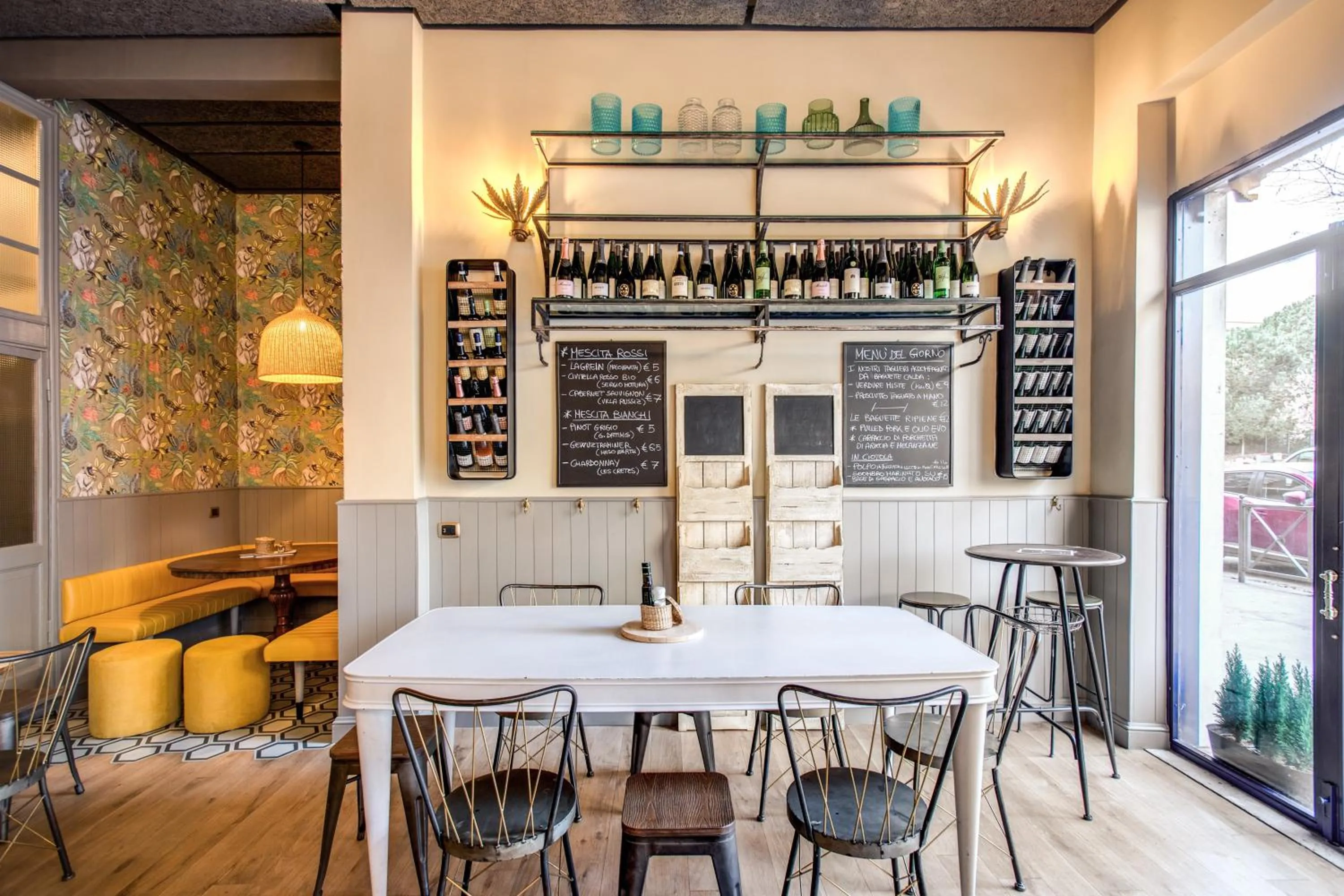 Restaurant/places to eat in City Guest House