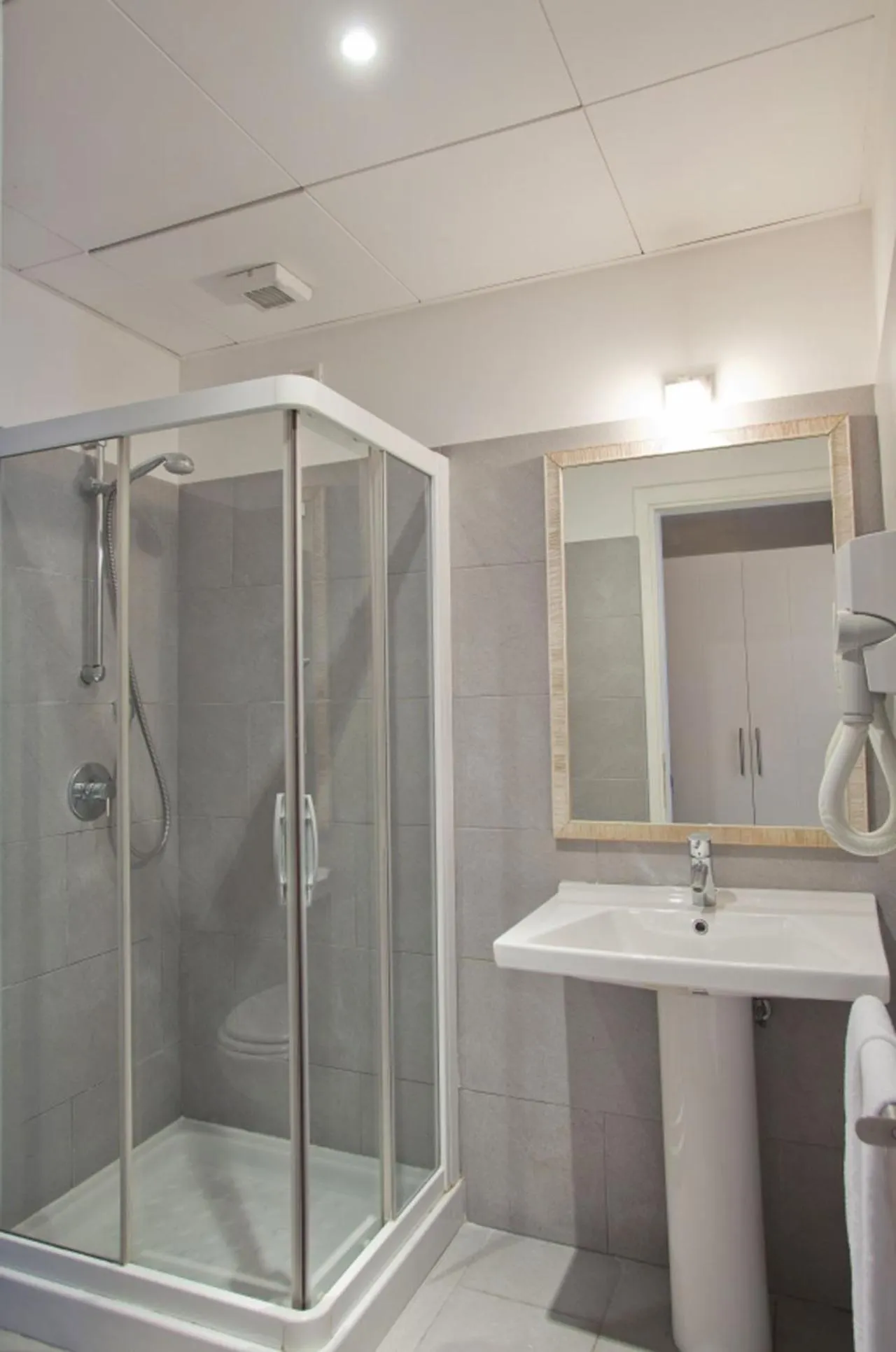 Shower in City Guest House