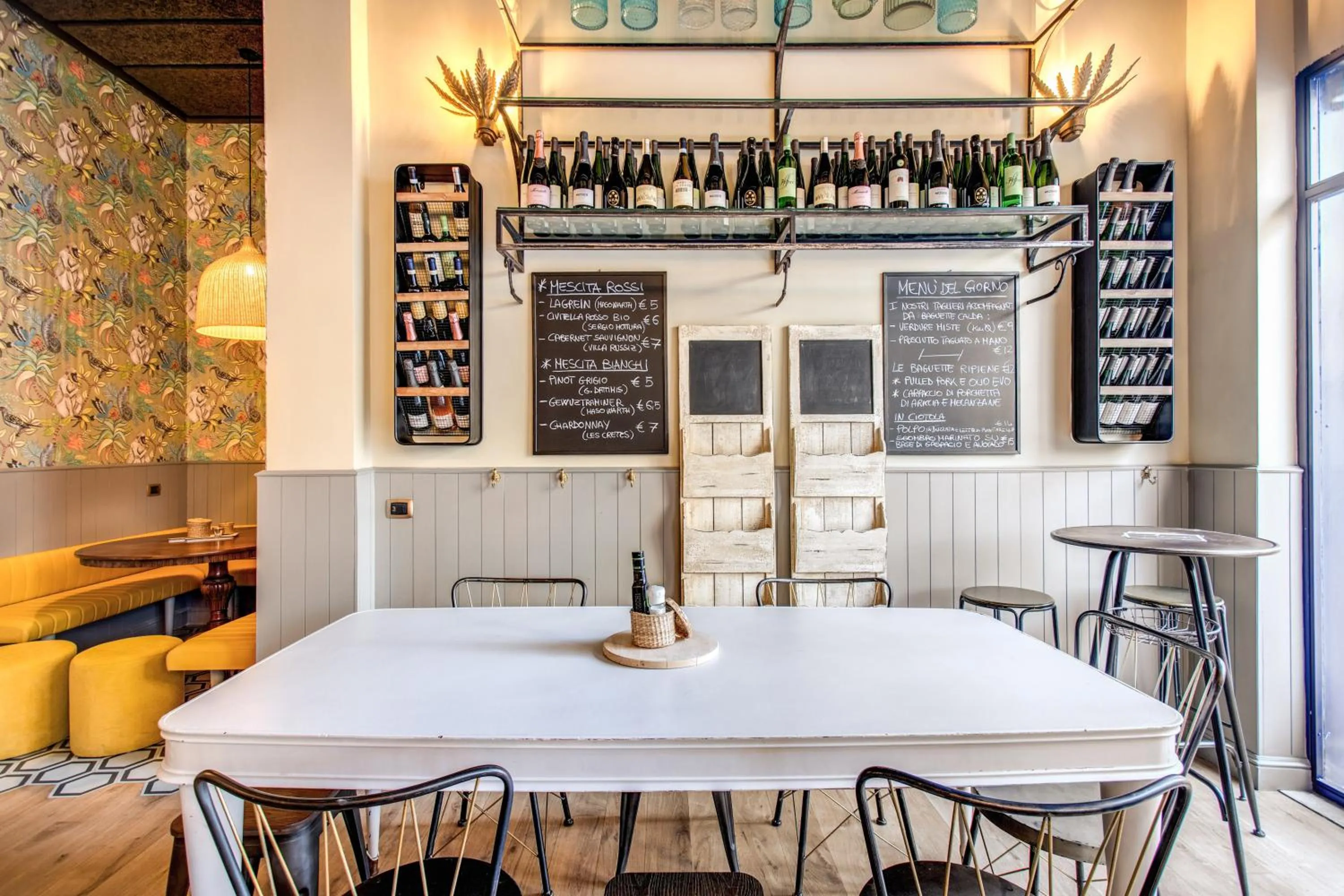 Restaurant/places to eat in City Guest House