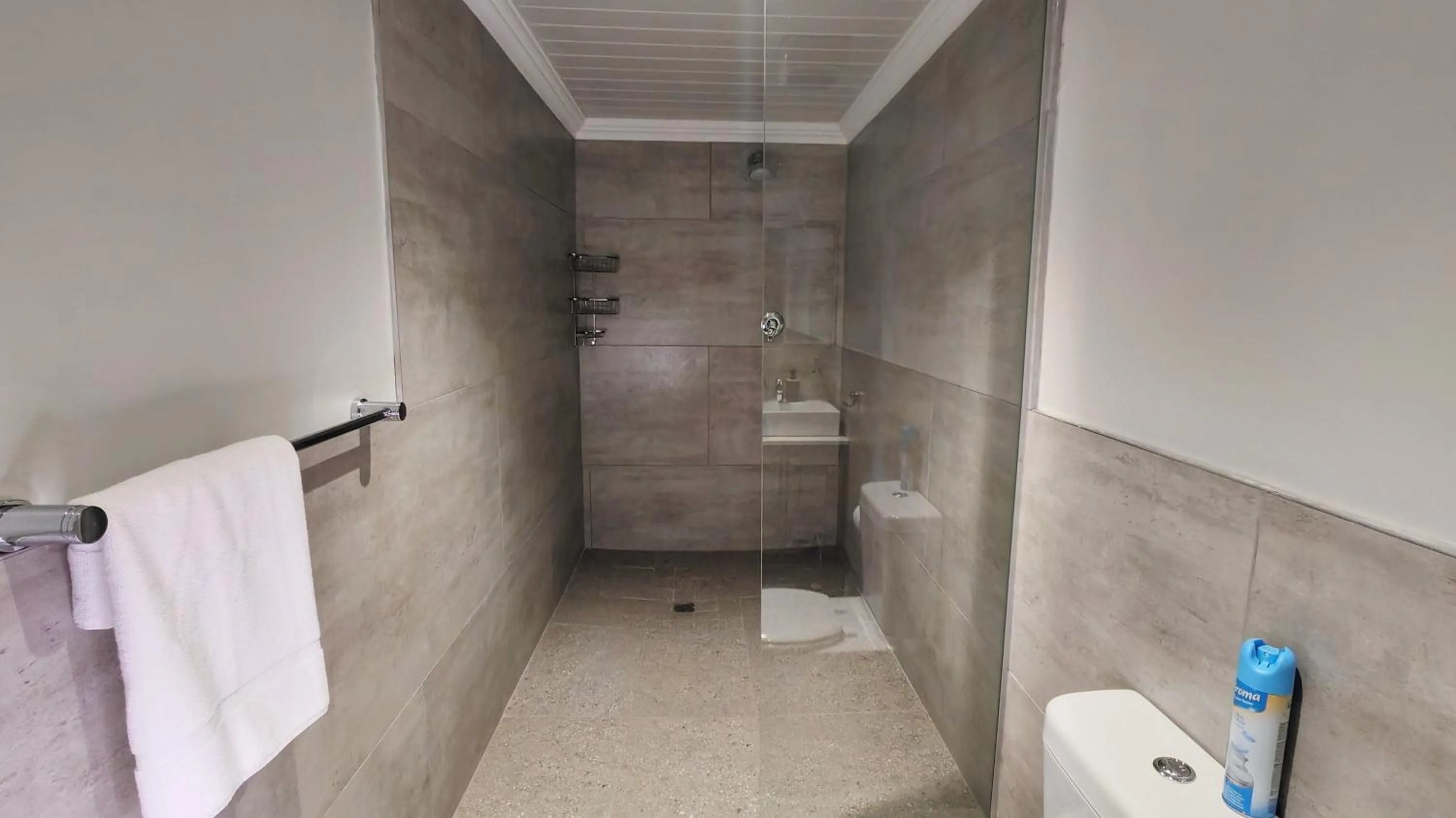 Shower in Monte Christo Hotel