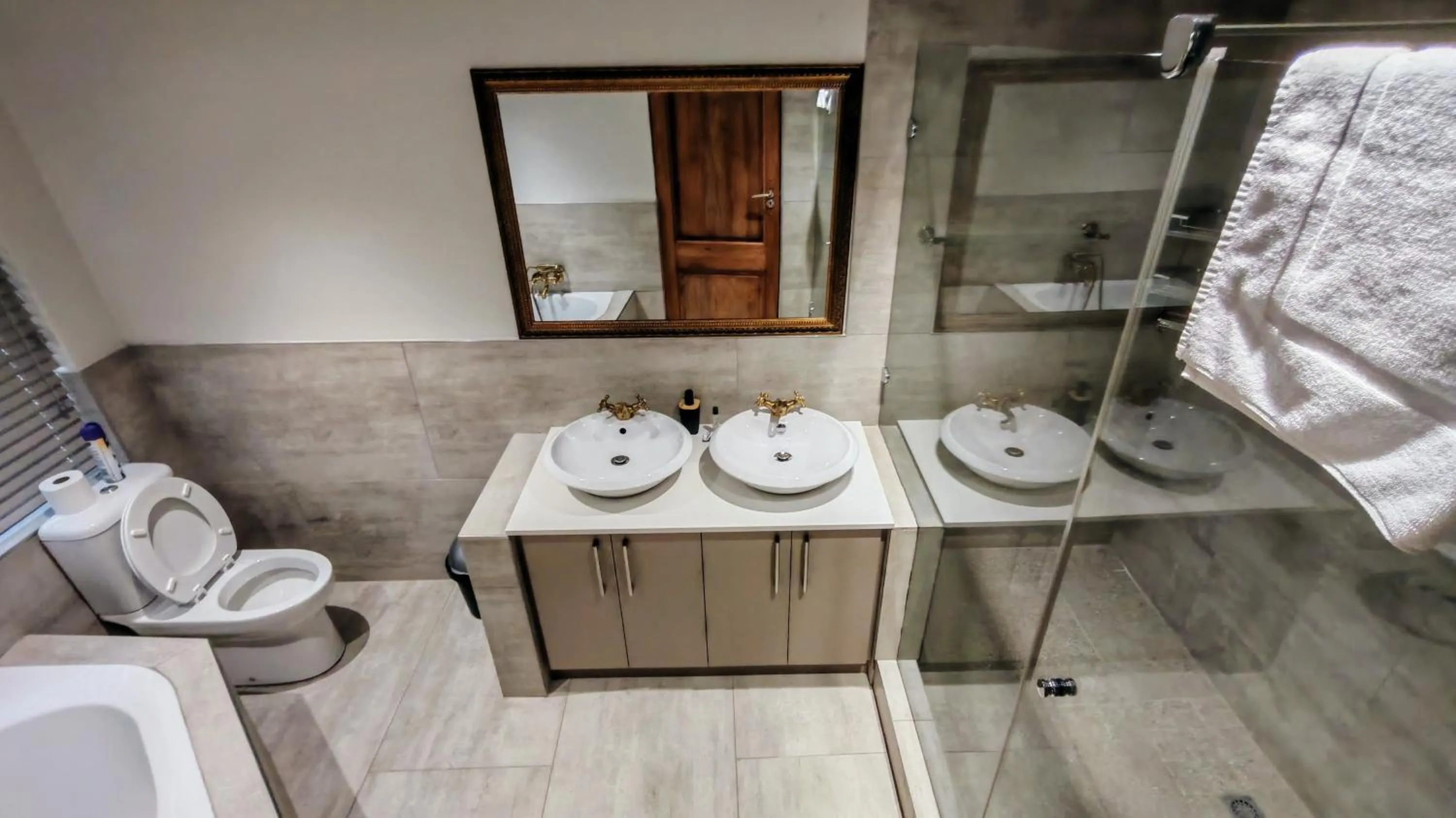 Toilet in Monte Christo Hotel